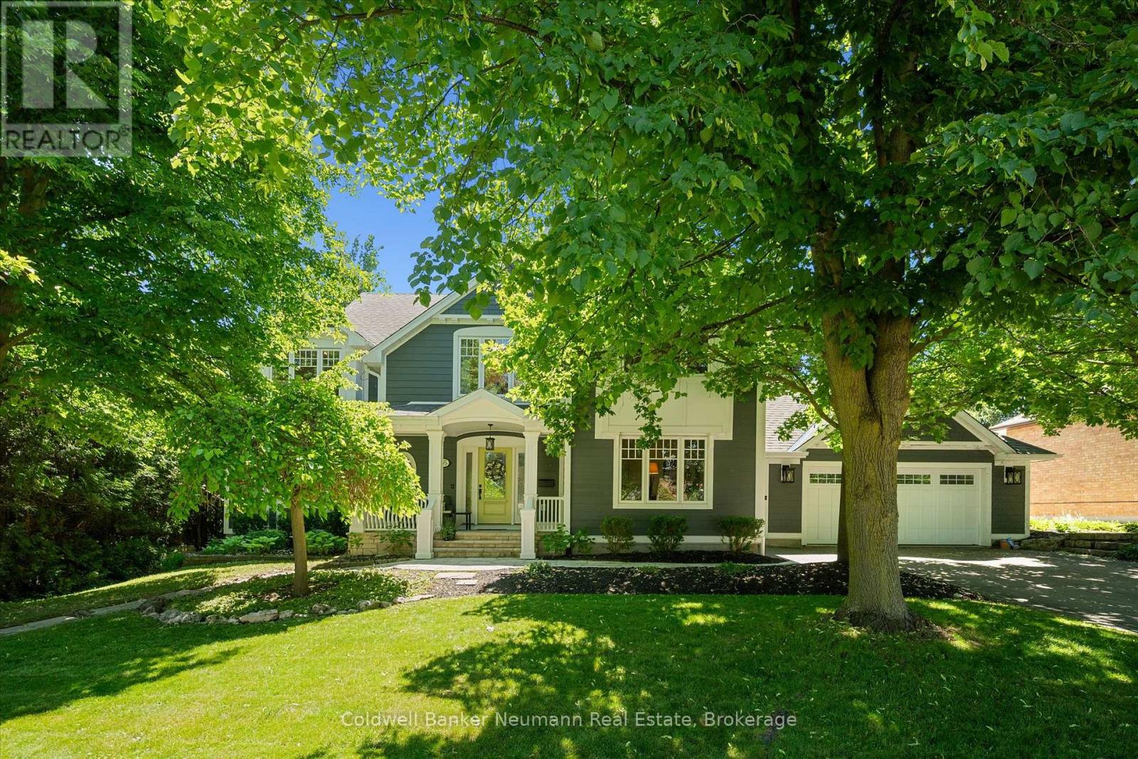 35 MONTICELLO CRESCENT - 1