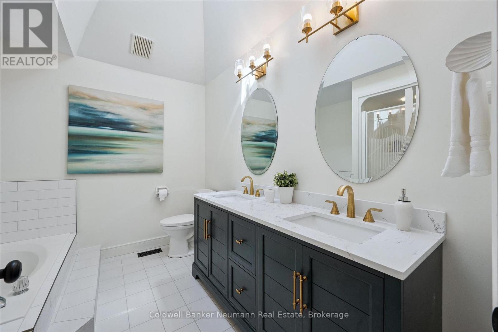 35 MONTICELLO CRESCENT - 31