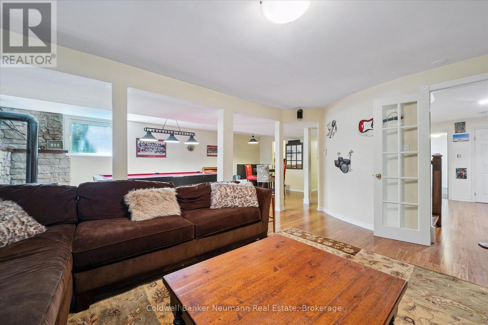 35 MONTICELLO CRESCENT - 33