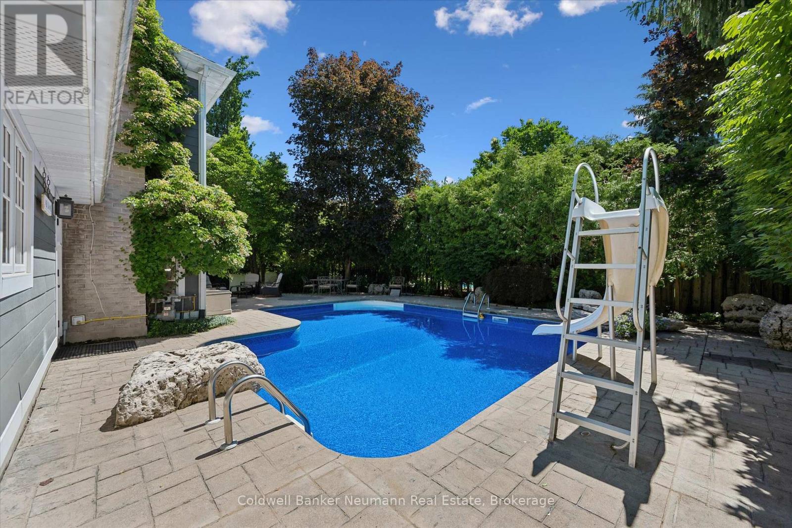 35 MONTICELLO CRESCENT - 38