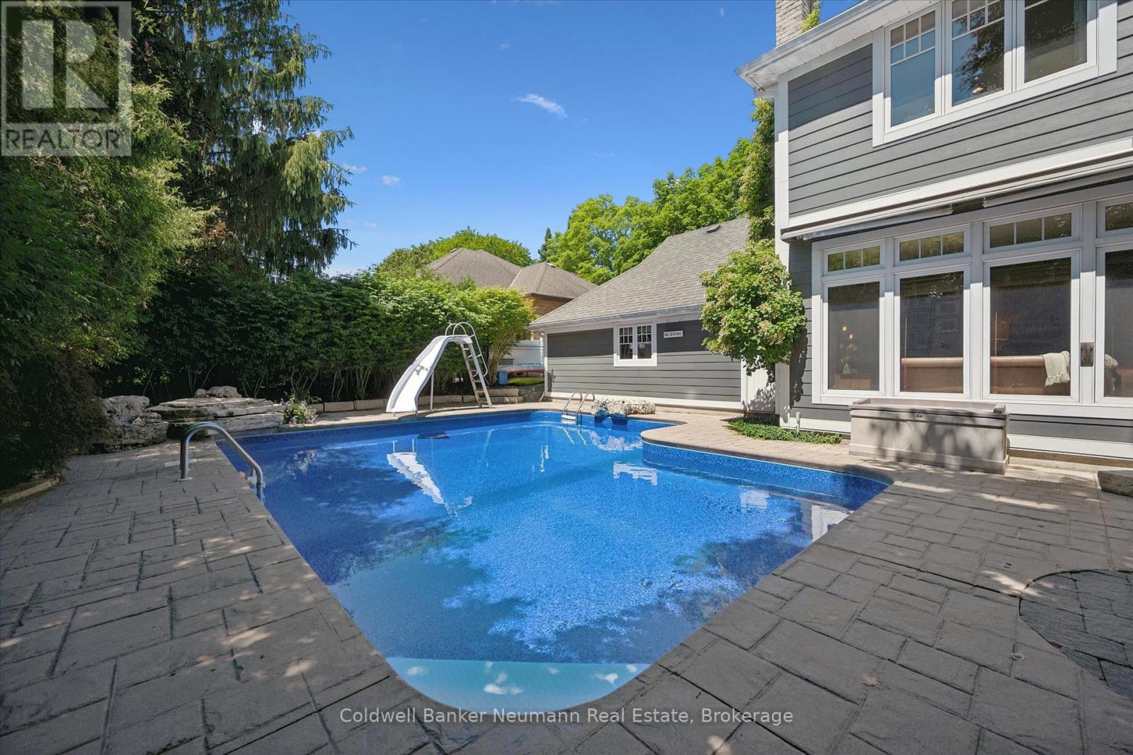 35 MONTICELLO CRESCENT - 39
