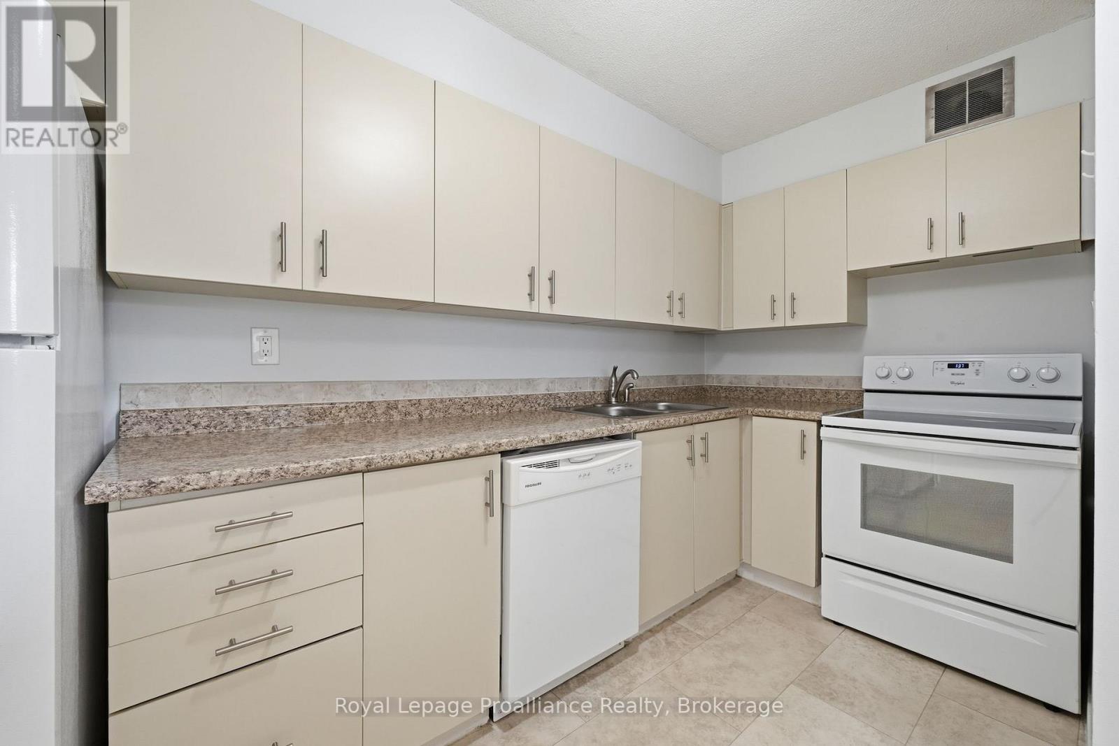 #302 344 FRONT STREET - 10