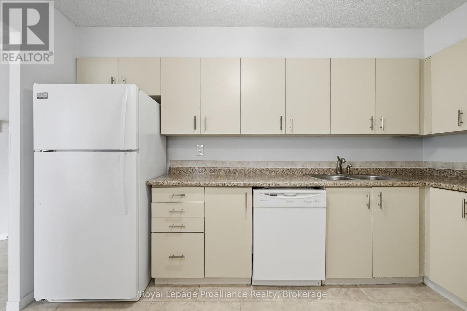 #302 344 FRONT STREET - 11