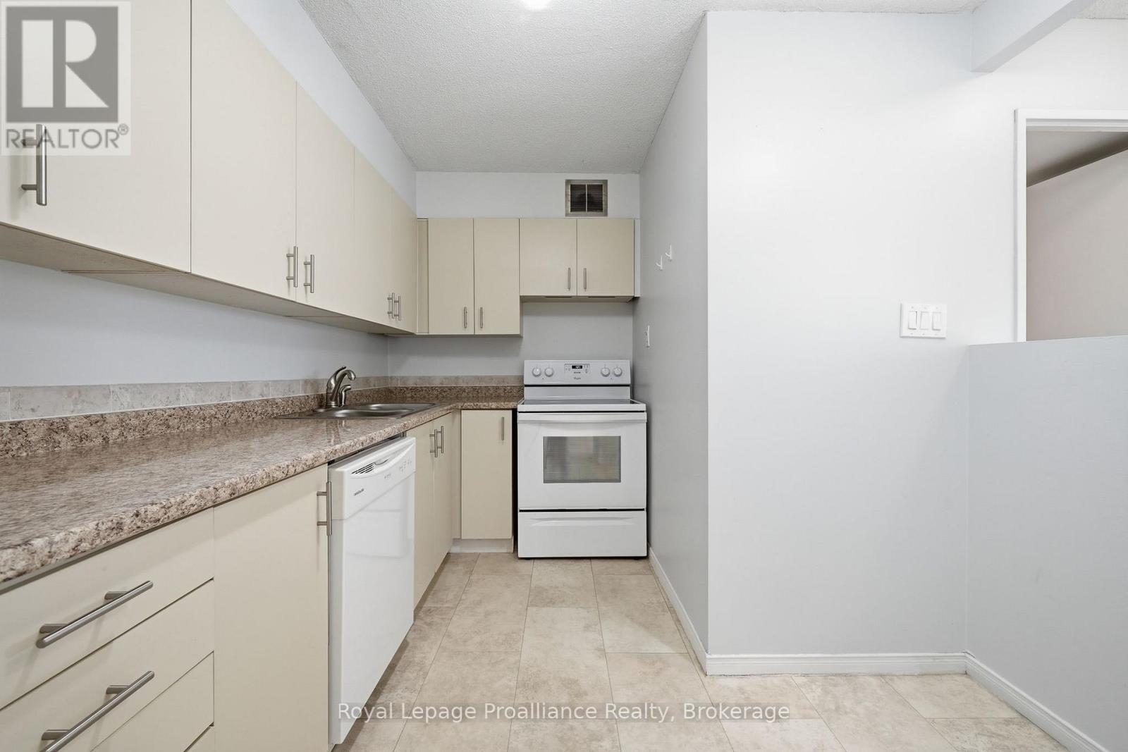 #302 344 FRONT STREET - 12