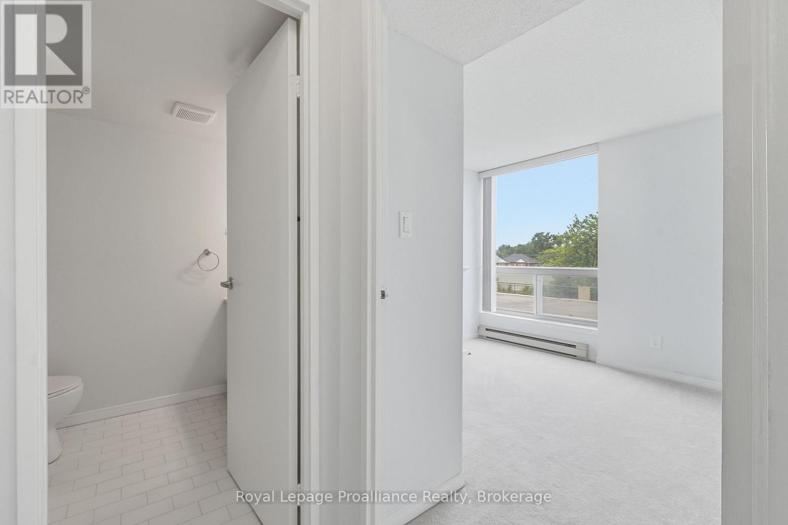 #302 344 FRONT STREET - 32
