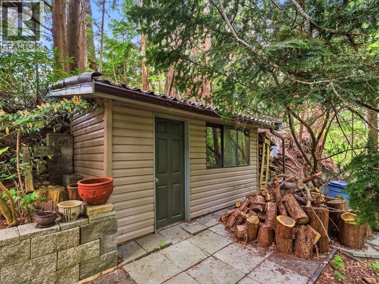 4786 ARMOUR COURT, North Vancouver