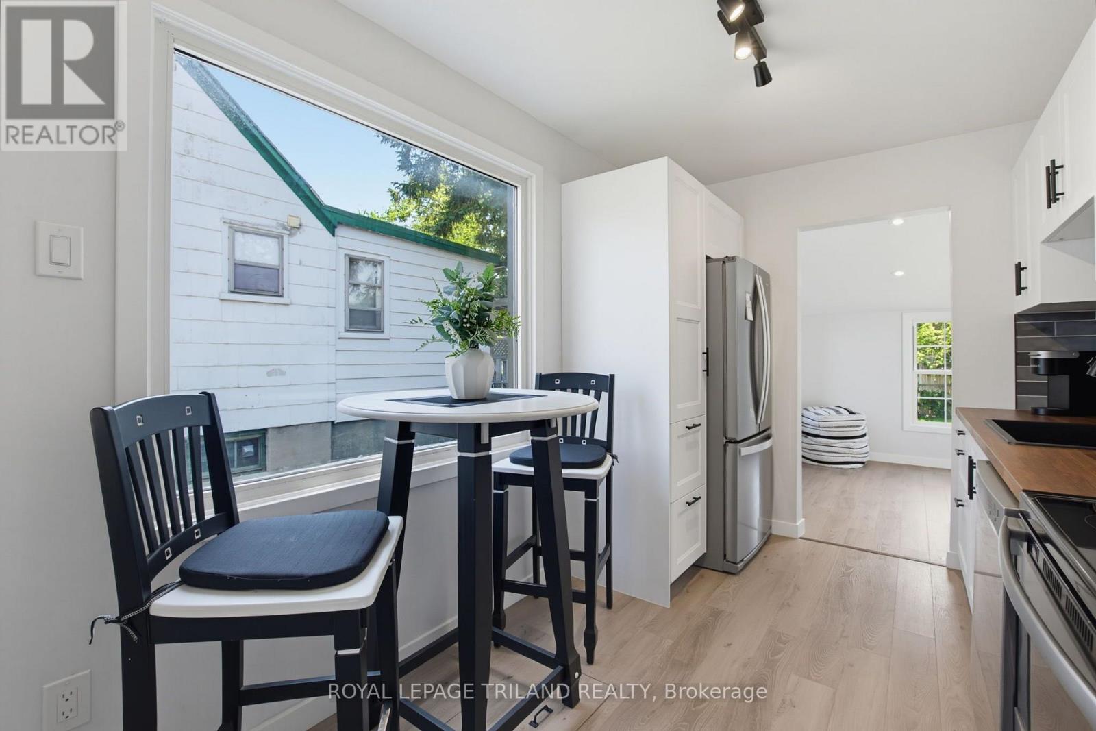 903 TRAFALGAR STREET N - Image 12