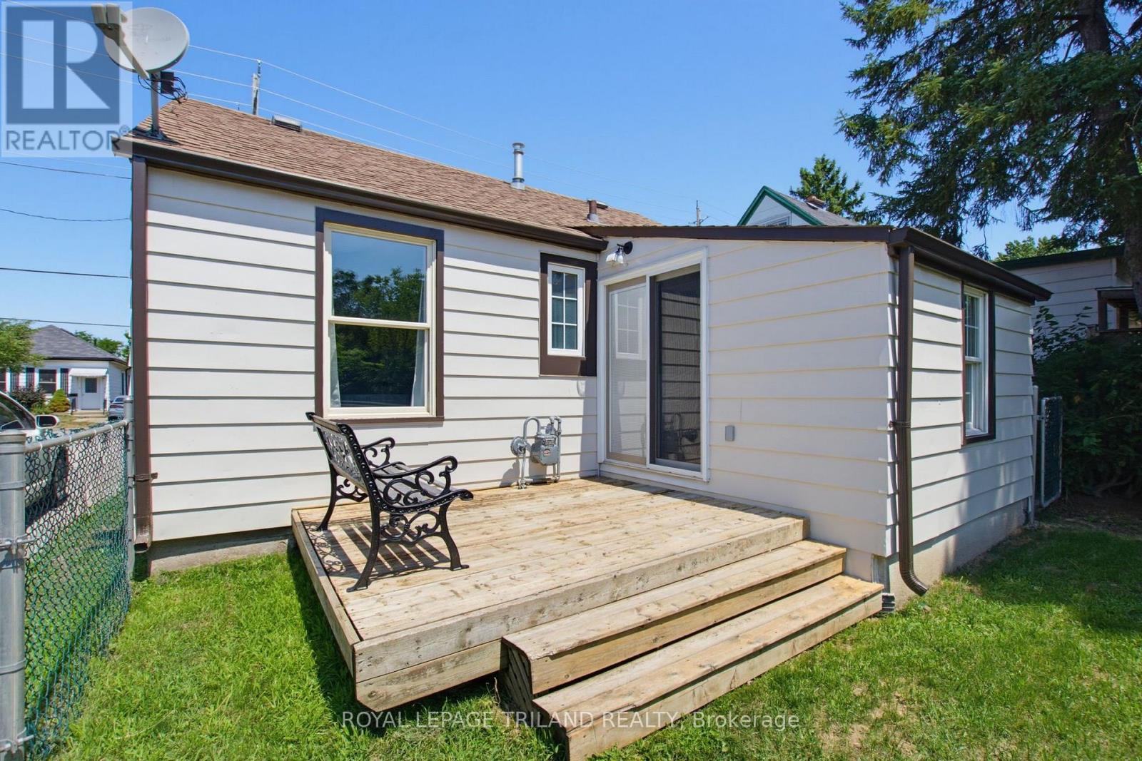 903 TRAFALGAR STREET N - Image 22