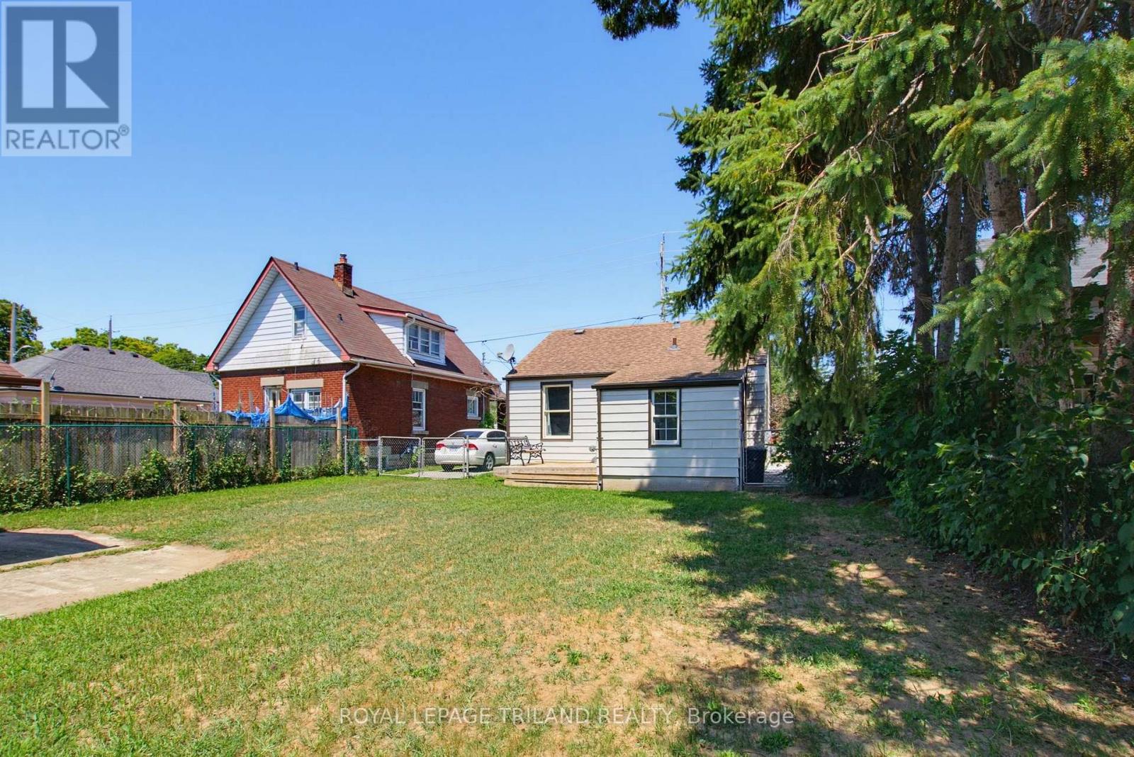 903 TRAFALGAR STREET N - Image 24