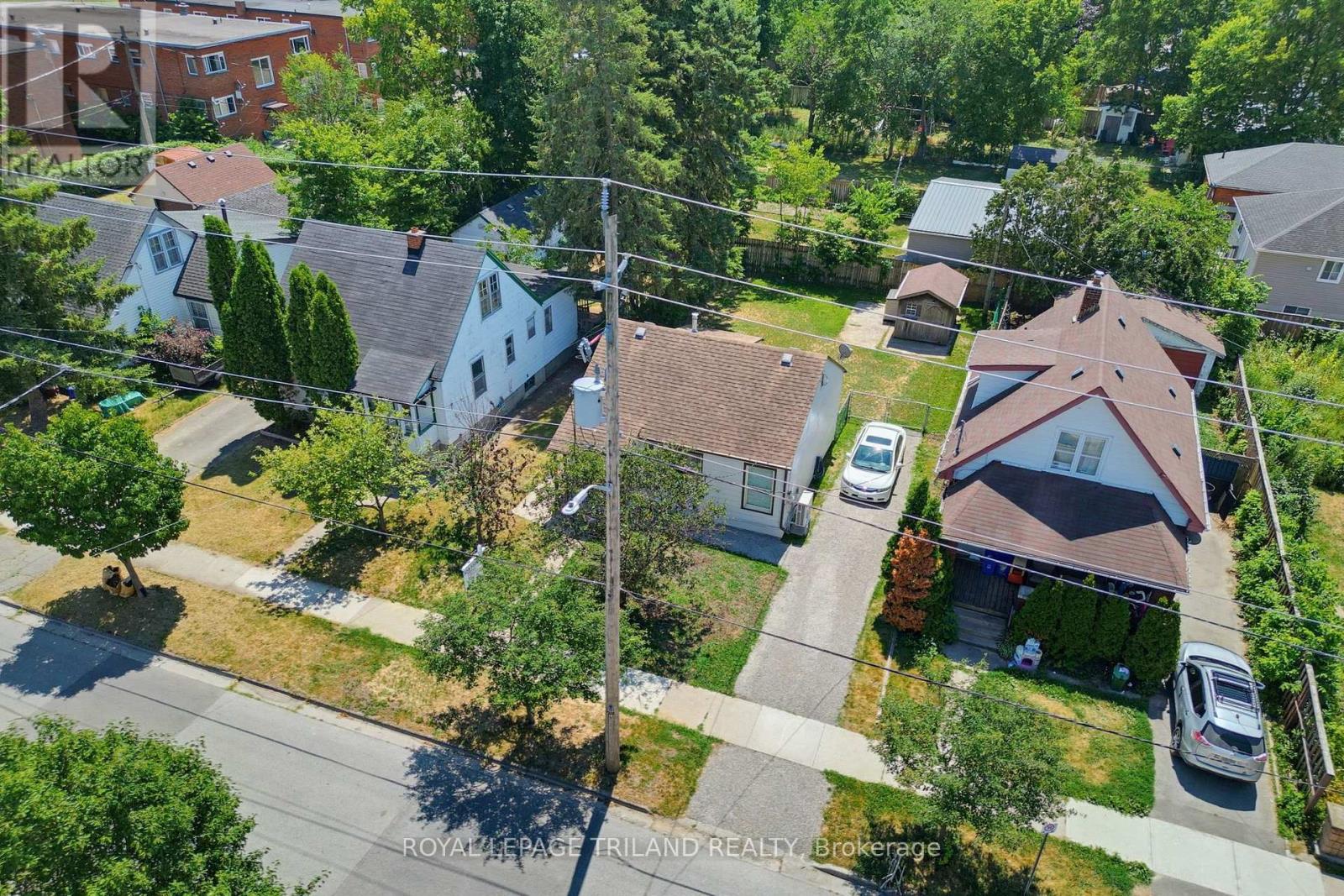 903 TRAFALGAR STREET N - Image 31