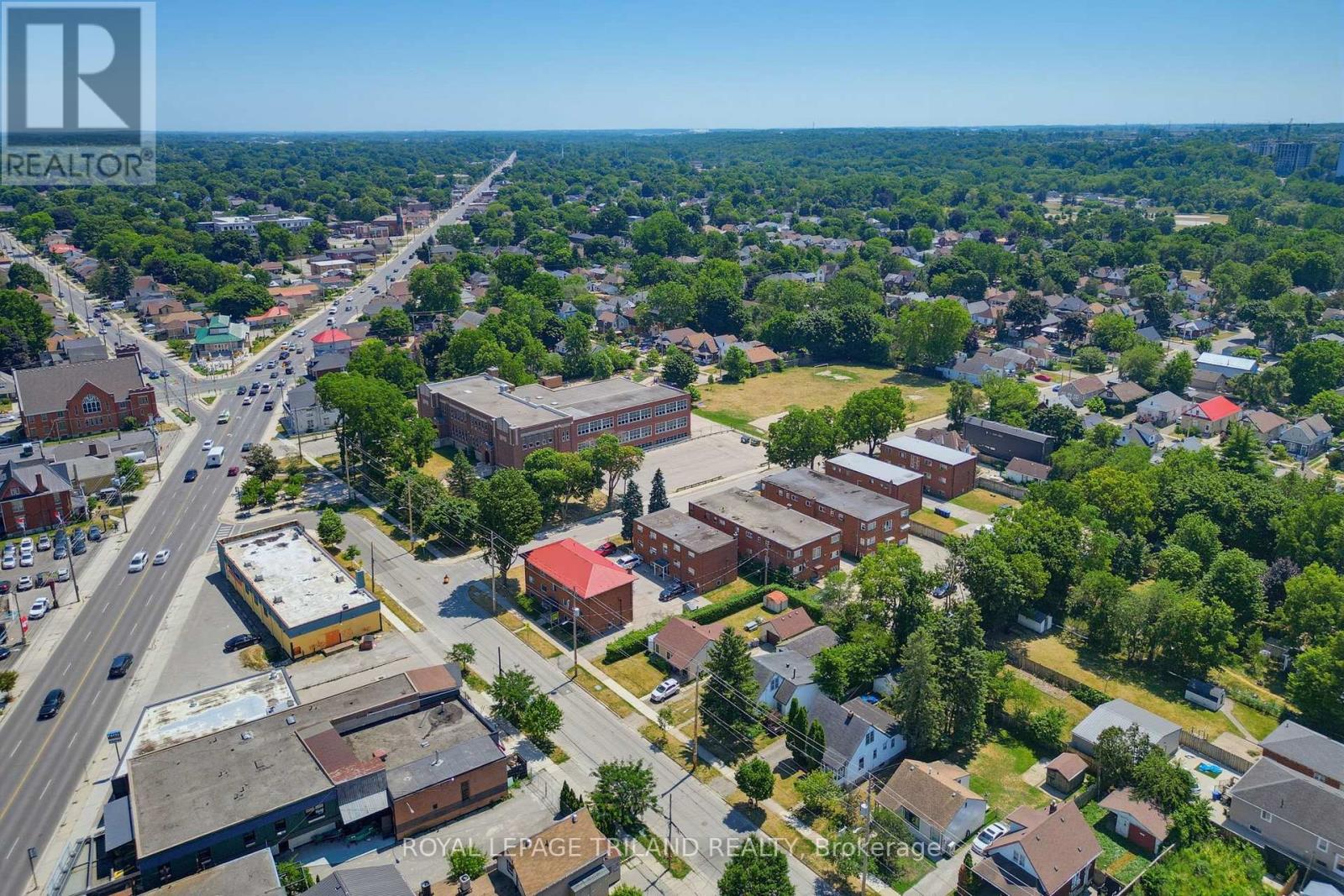 903 TRAFALGAR STREET N - Image 32
