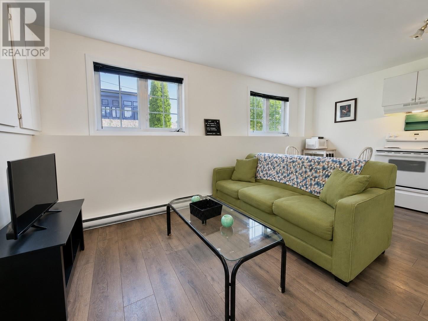 29 ADAMS Place - 22