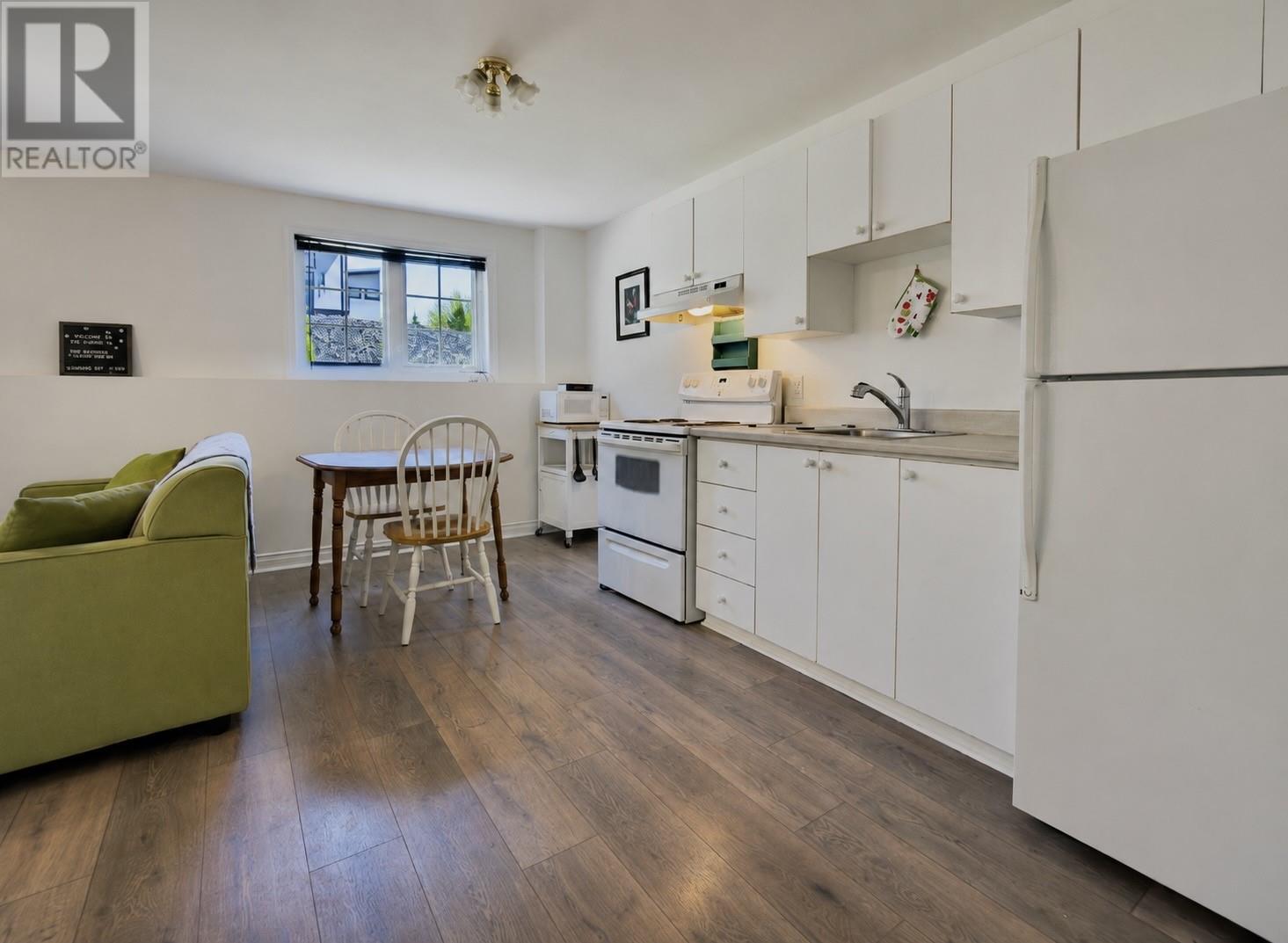 29 ADAMS Place - 23