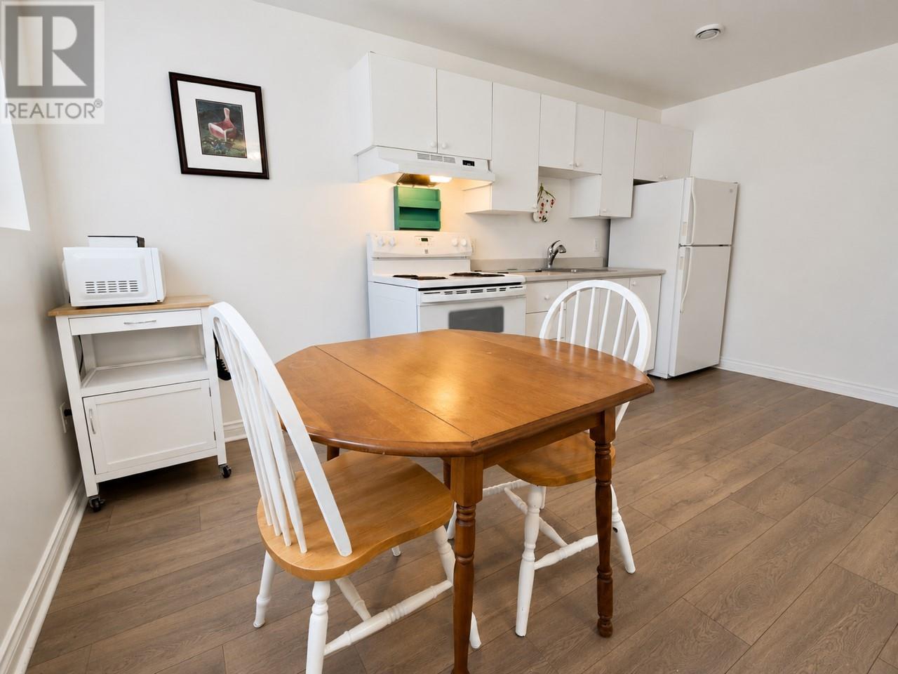 29 ADAMS Place - 24