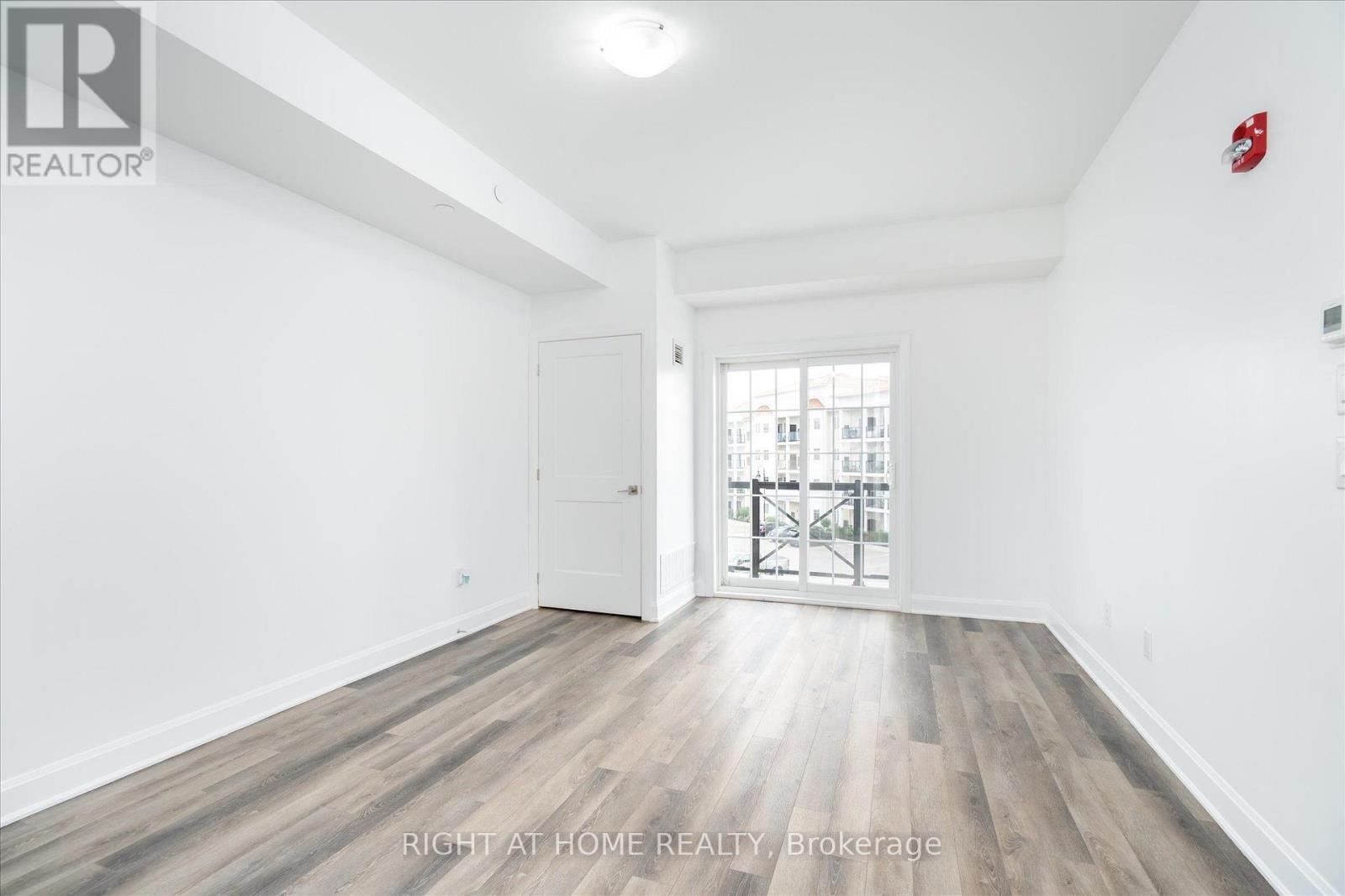 #321 50 LAKEBREEZE DRIVE - Image 5