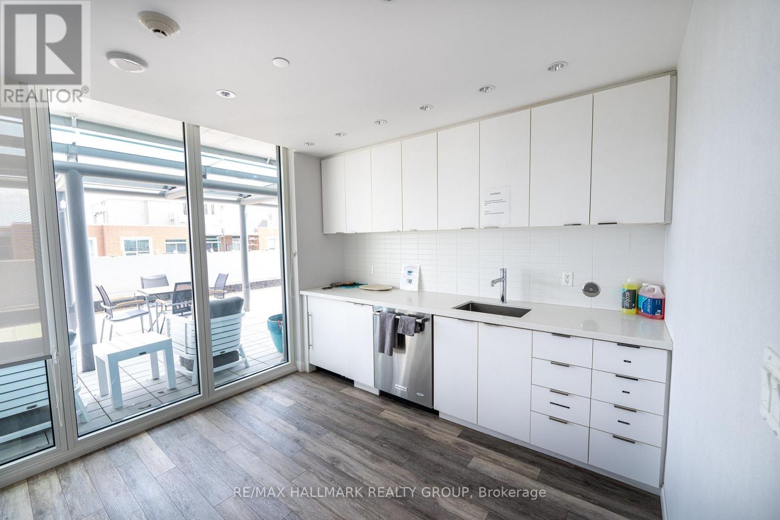 #1401 485 RICHMOND ROAD - 21