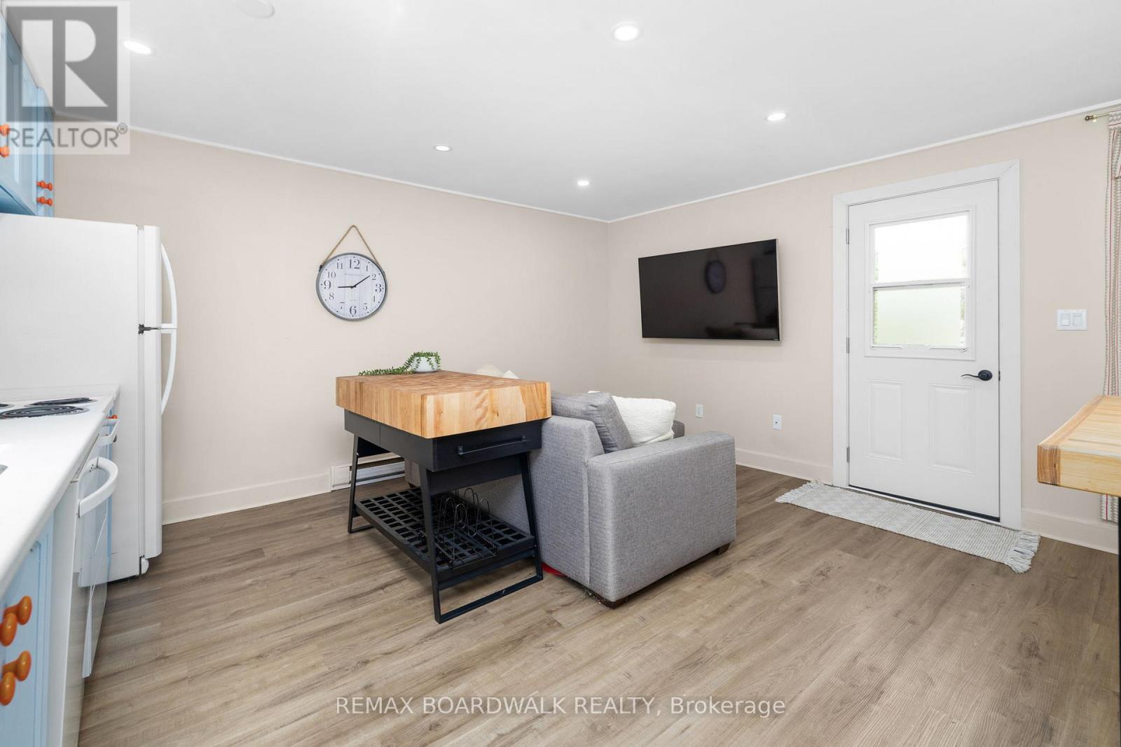 8 GRANT STREET - 23