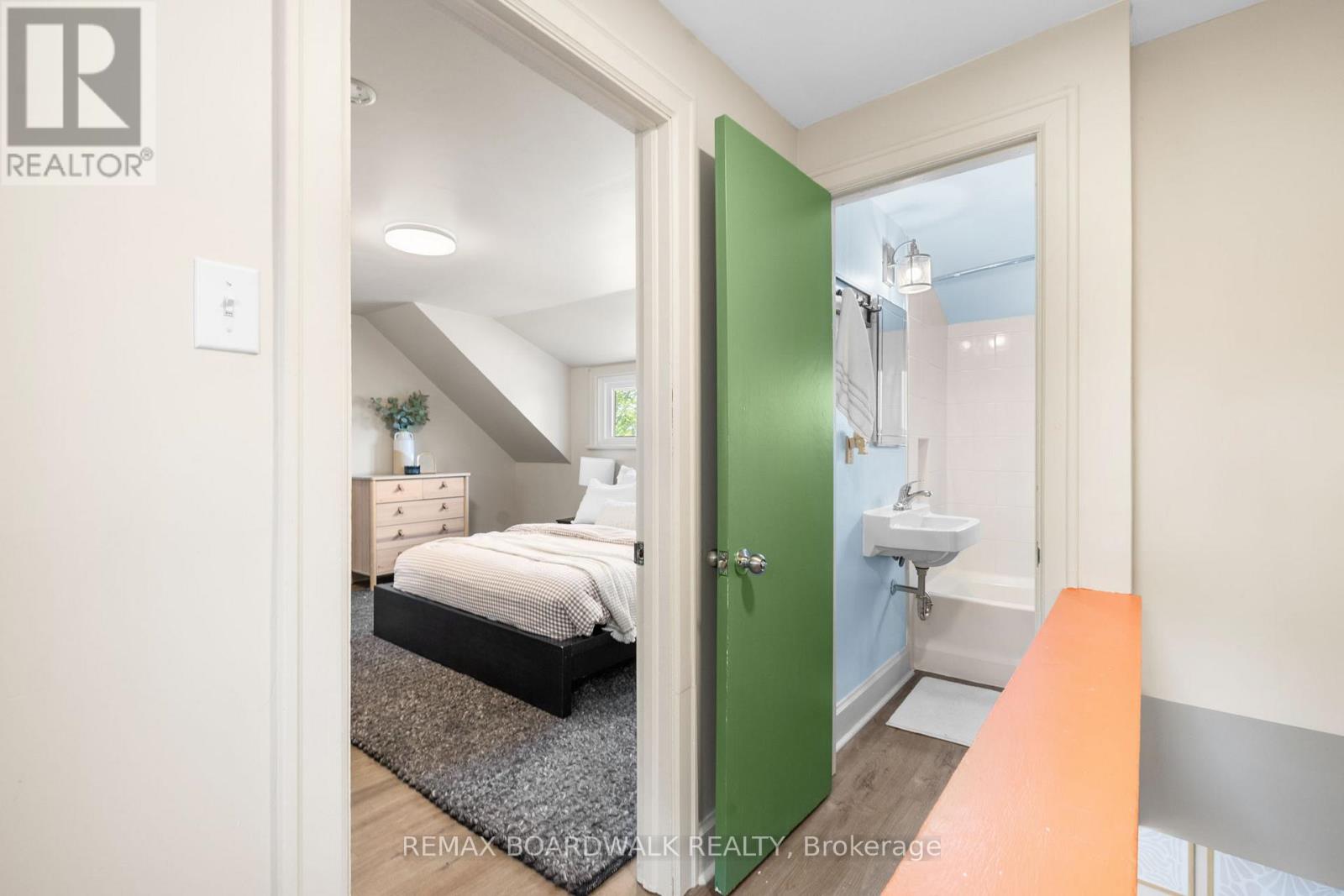 8 GRANT STREET - 24