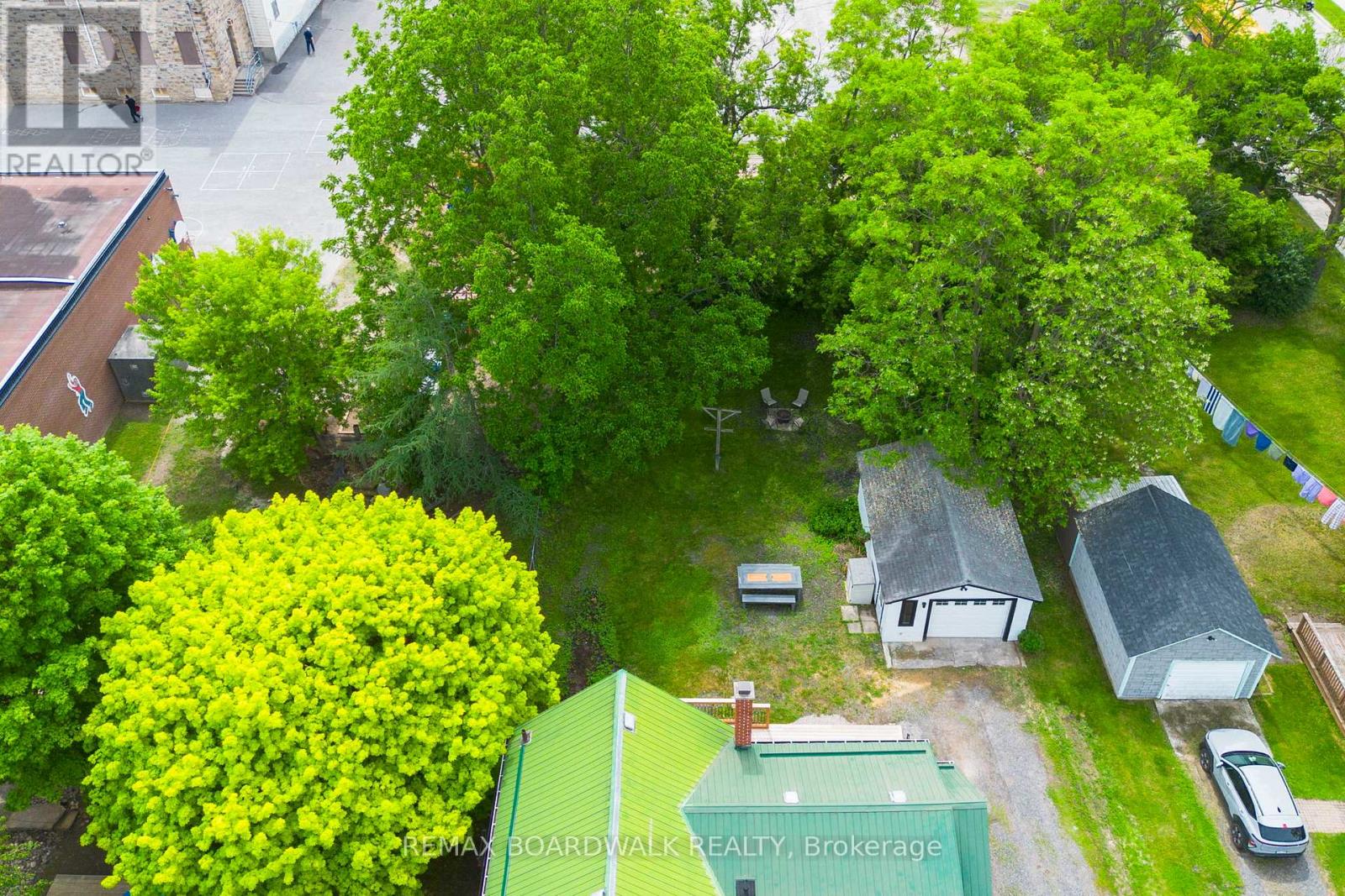 8 GRANT STREET - 32