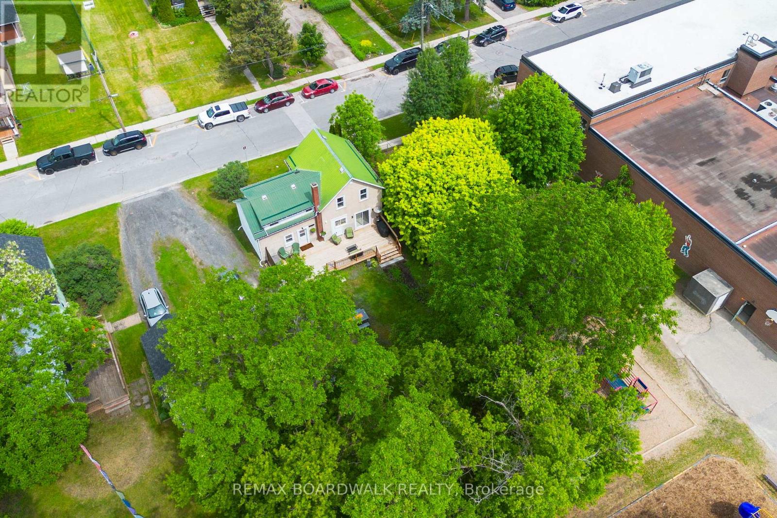 8 GRANT STREET - 33