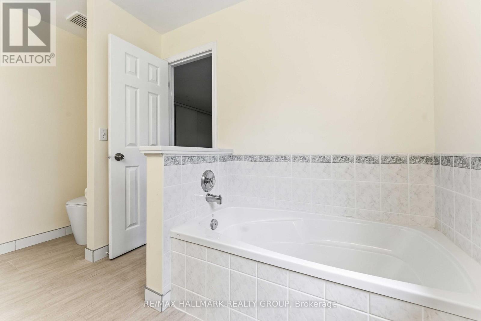 28 SONATA PLACE - 12