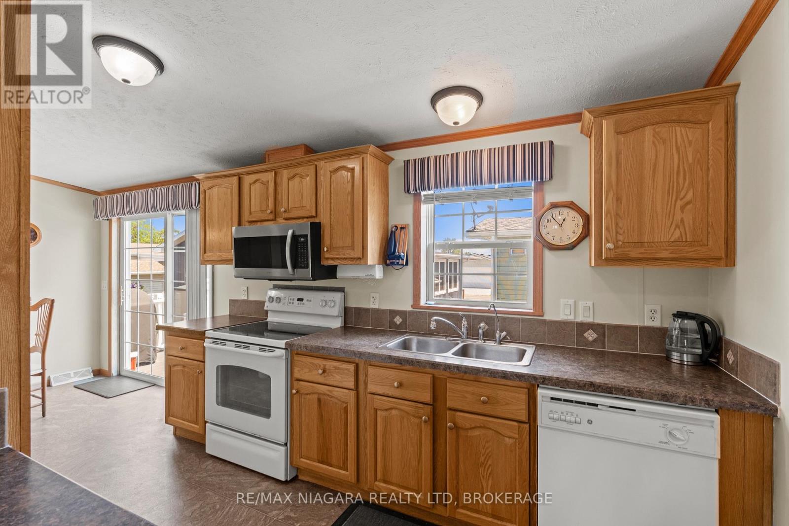 #195 3033 TOWNLINE ROAD - 12