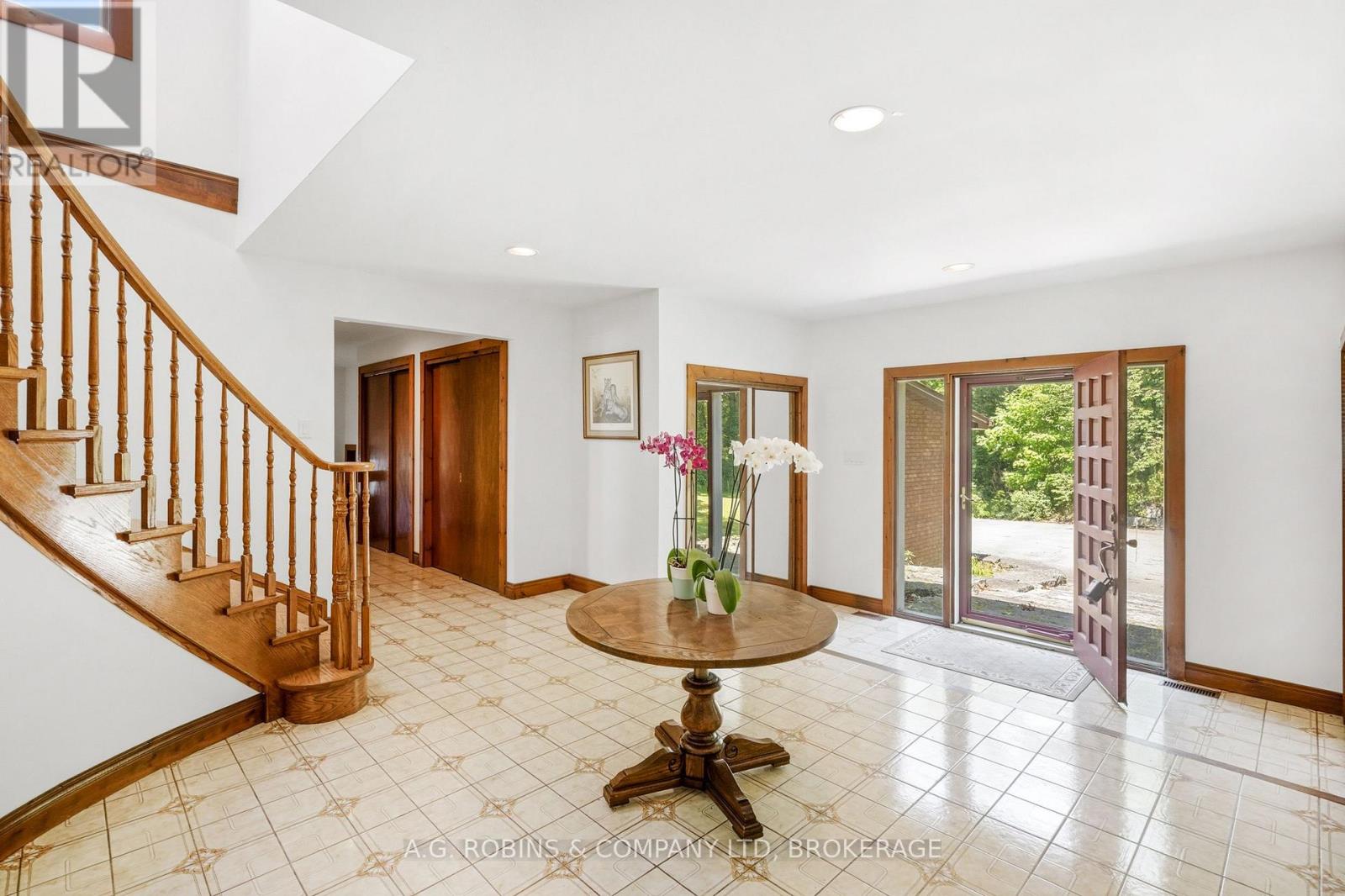 559 LAKESHORE ROAD E - 15
