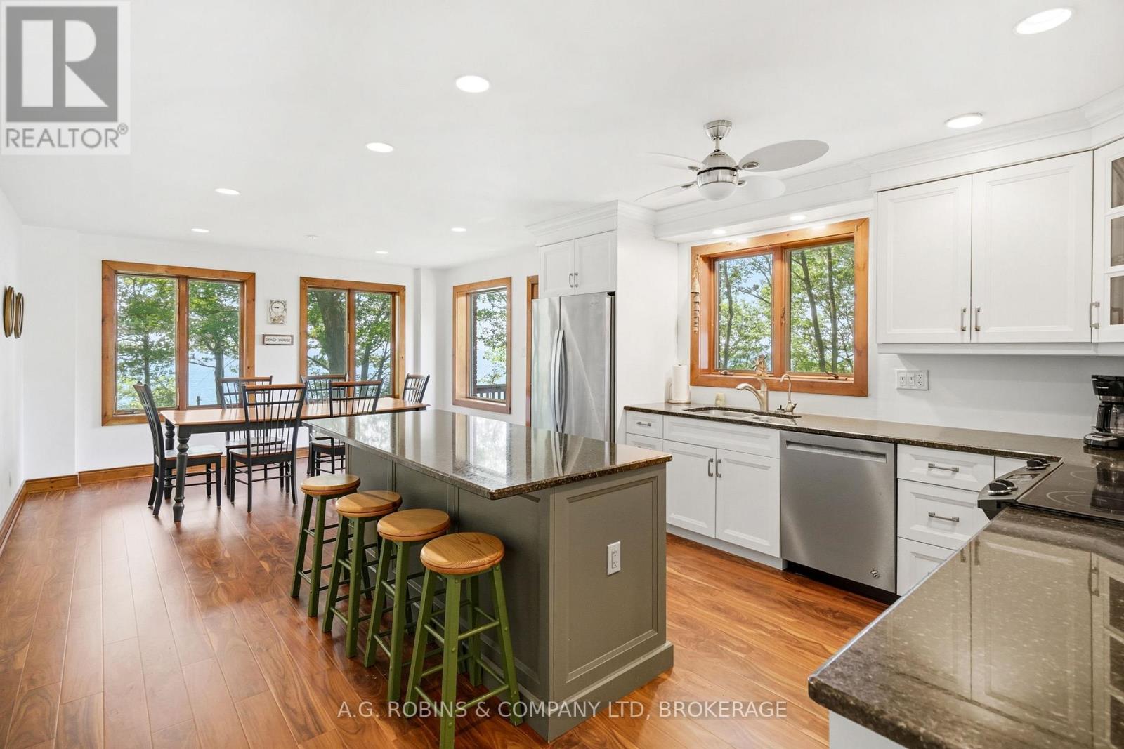 559 LAKESHORE ROAD E - 16