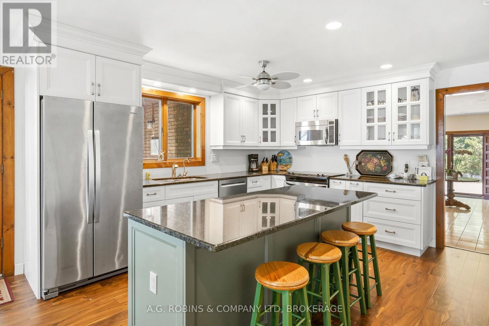 559 LAKESHORE ROAD E - 17