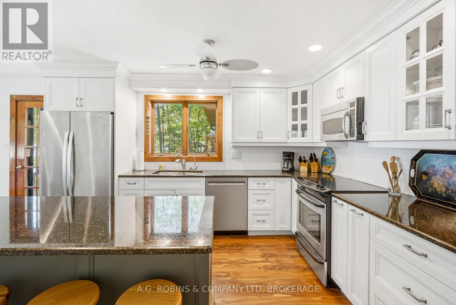559 LAKESHORE ROAD E - 18