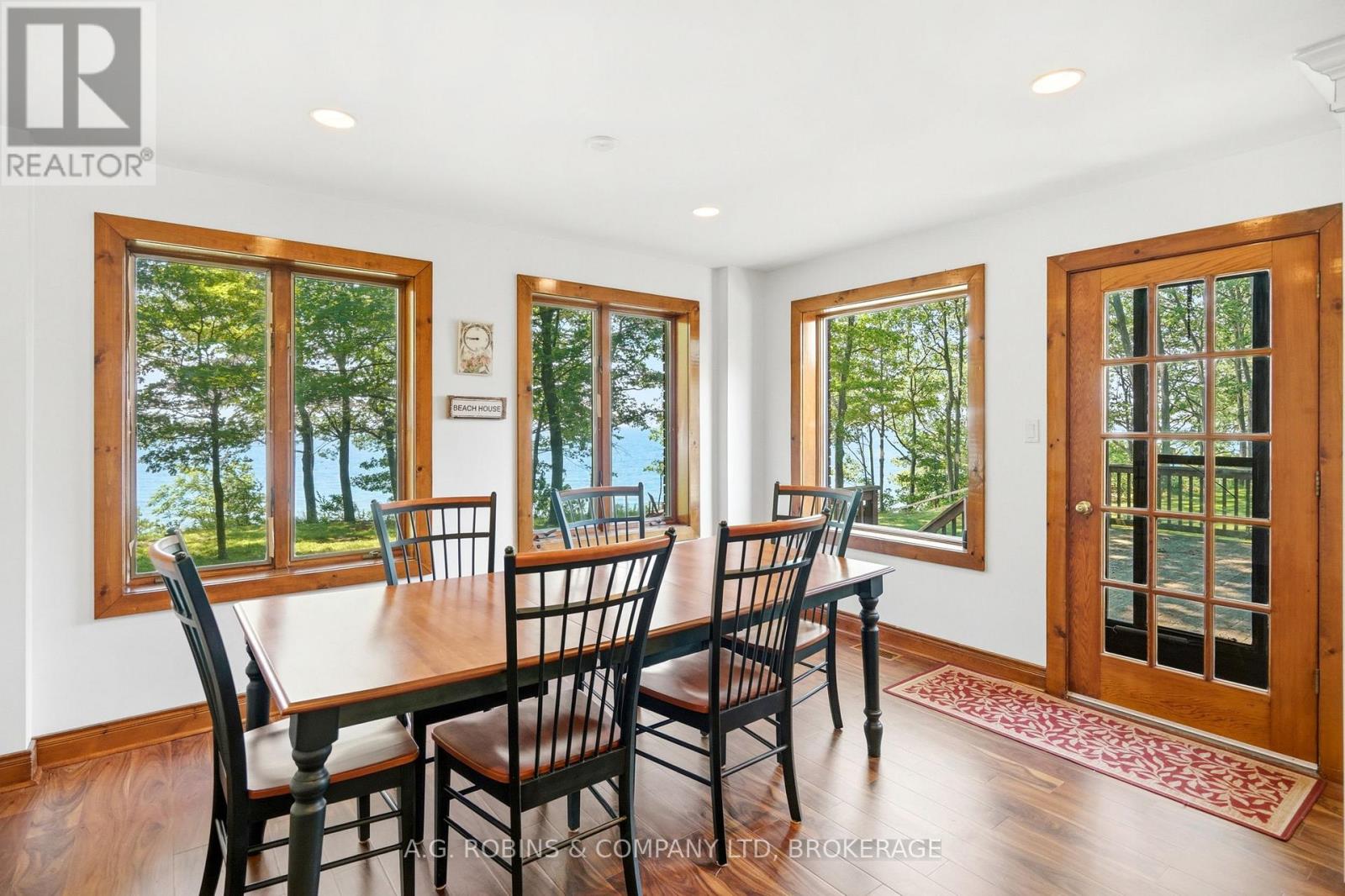 559 LAKESHORE ROAD E - 19
