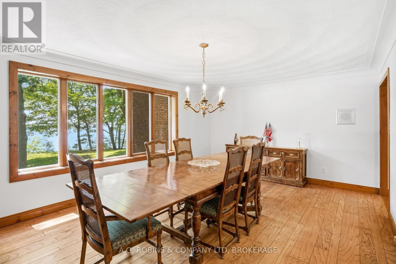 559 LAKESHORE ROAD E - 21