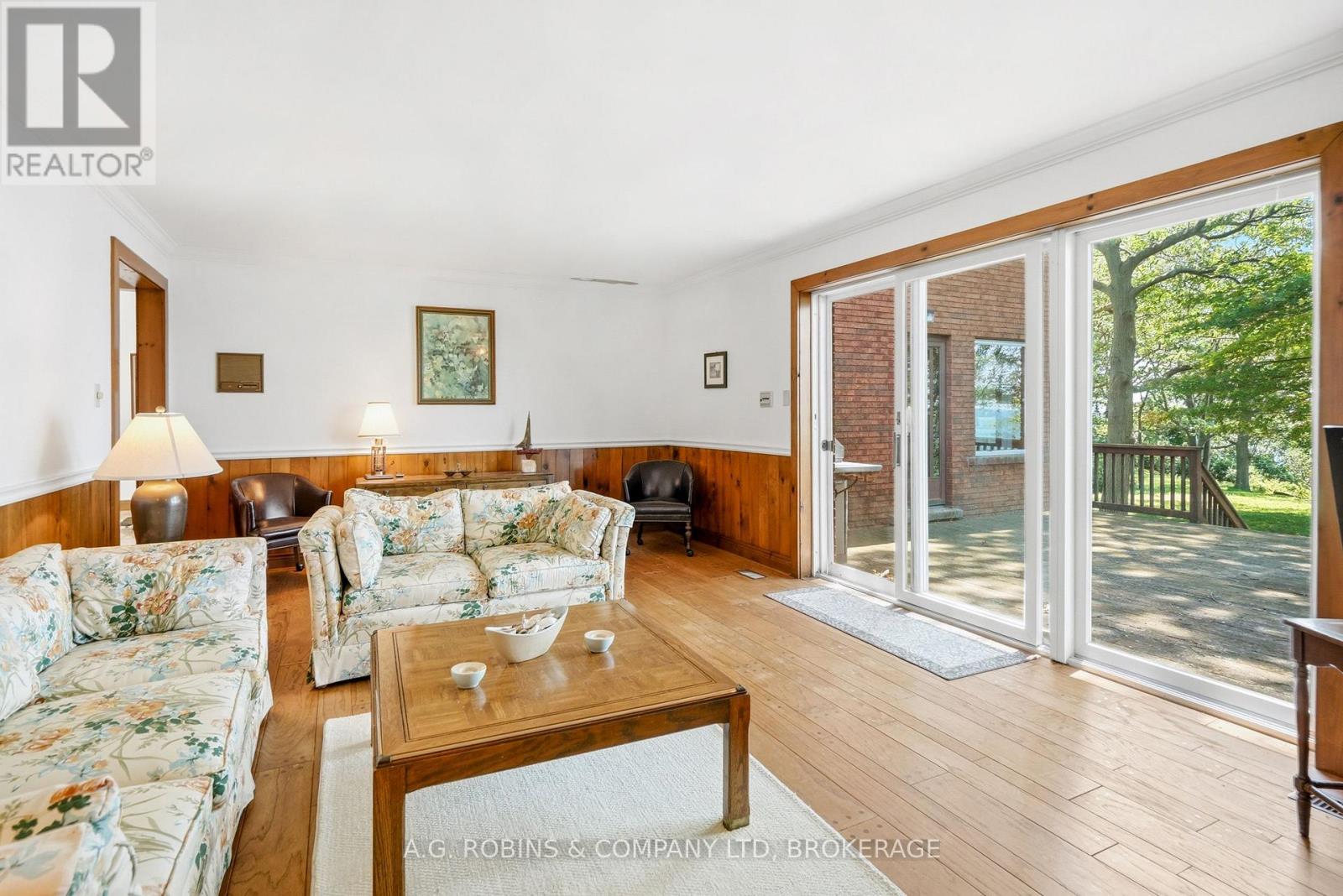 559 LAKESHORE ROAD E - 25