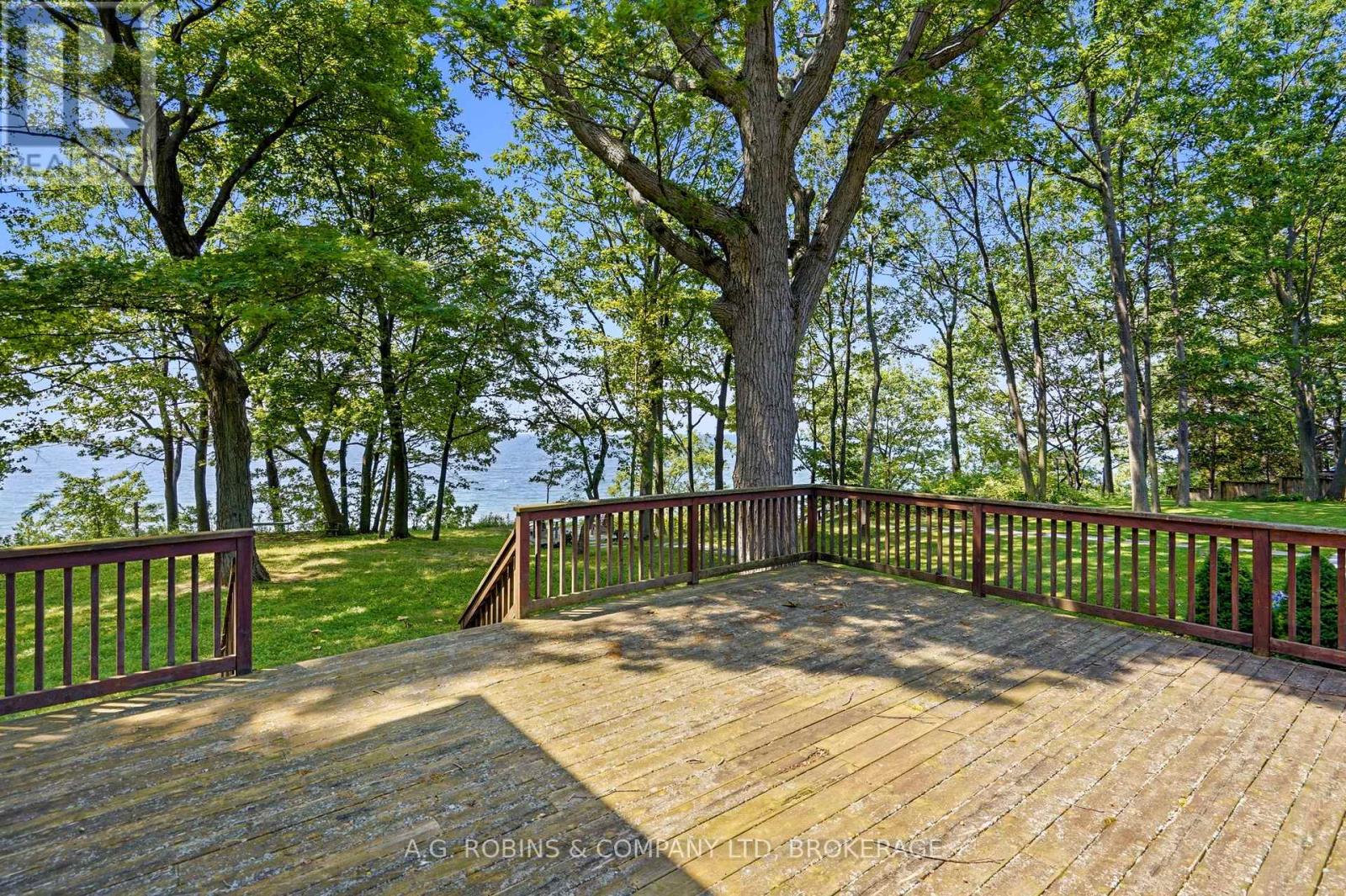 559 LAKESHORE ROAD E - 26