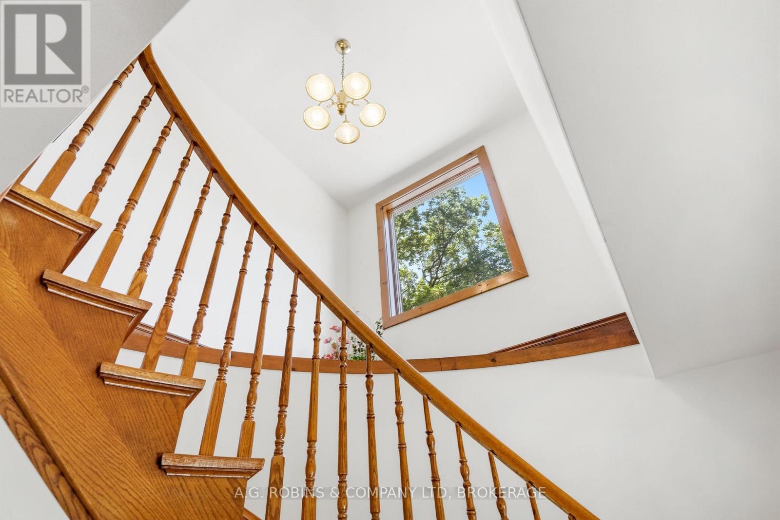 559 LAKESHORE ROAD E - 27