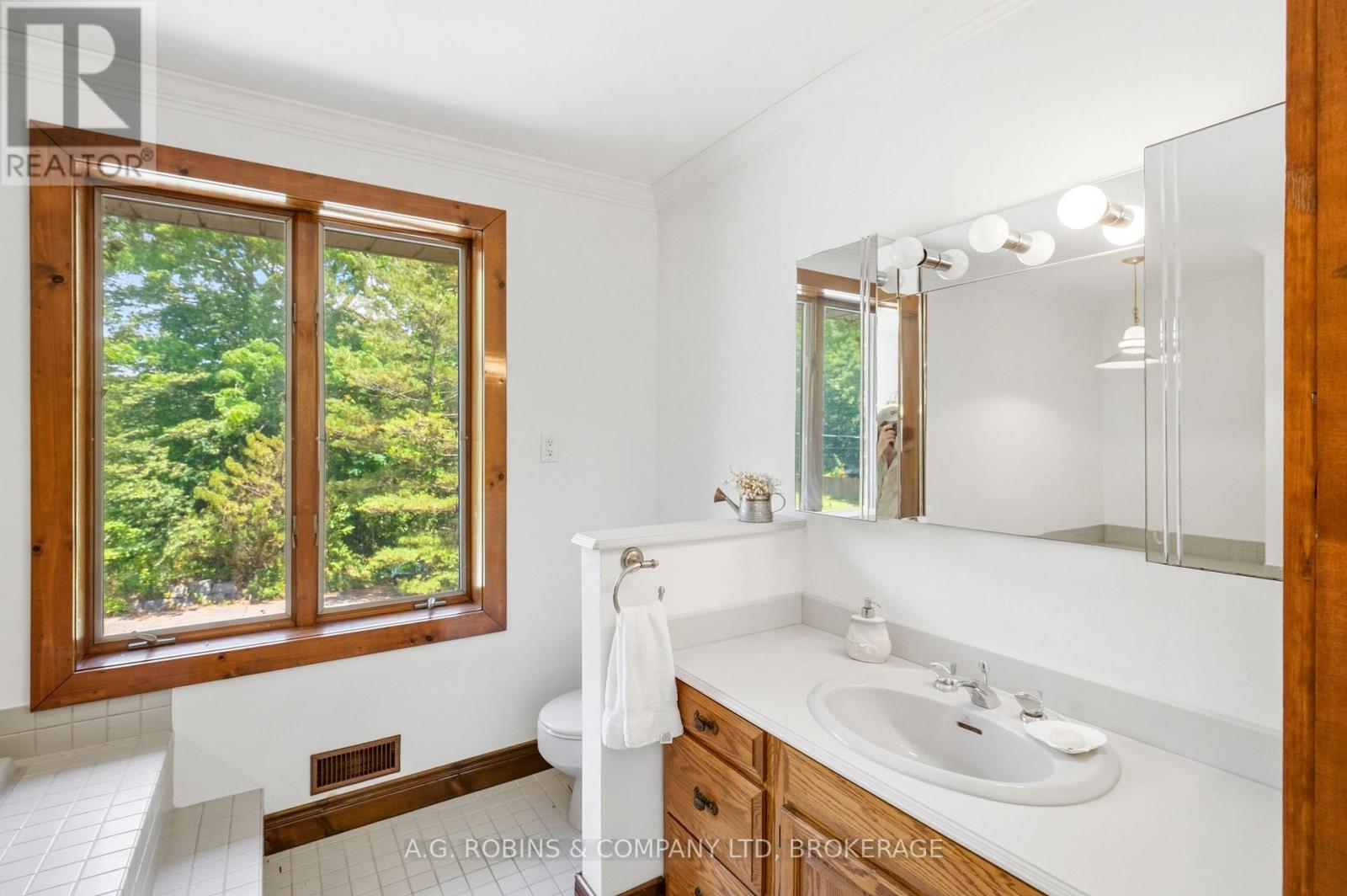 559 LAKESHORE ROAD E - 29