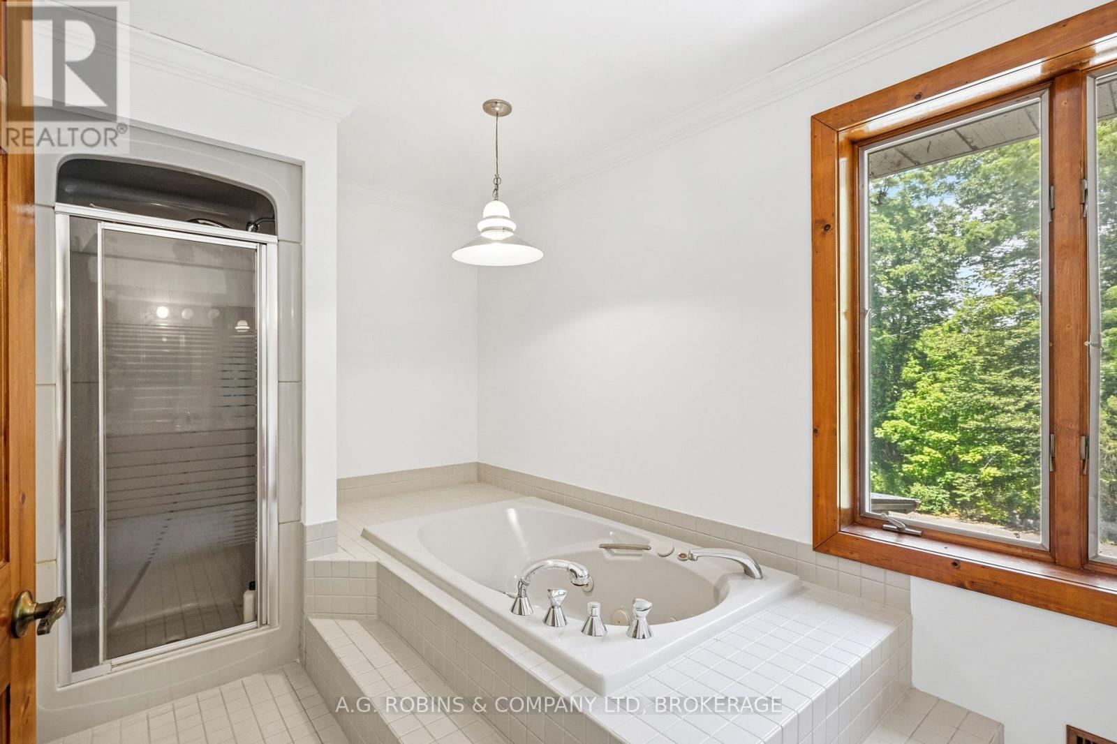 559 LAKESHORE ROAD E - 31