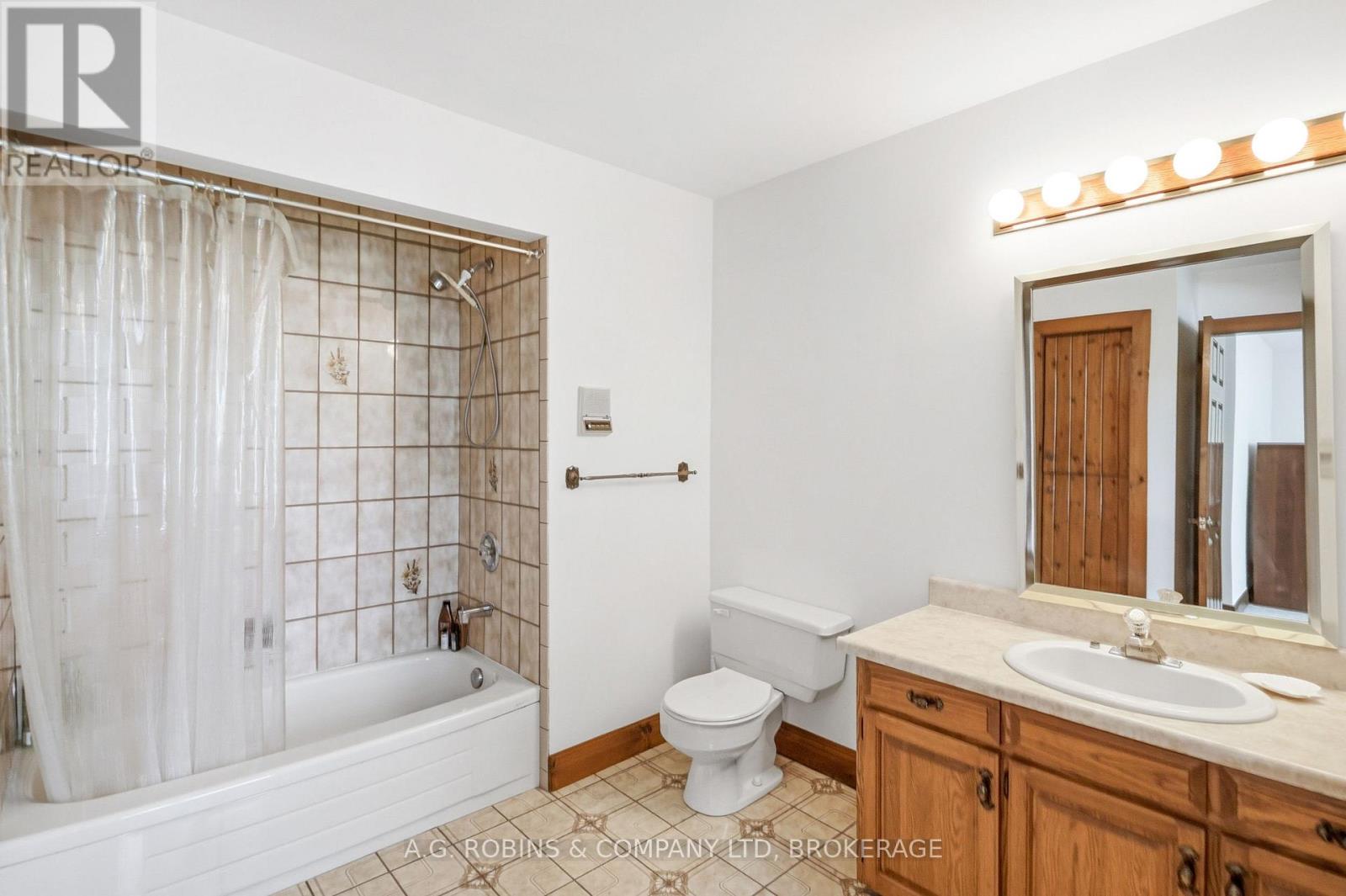 559 LAKESHORE ROAD E - 34
