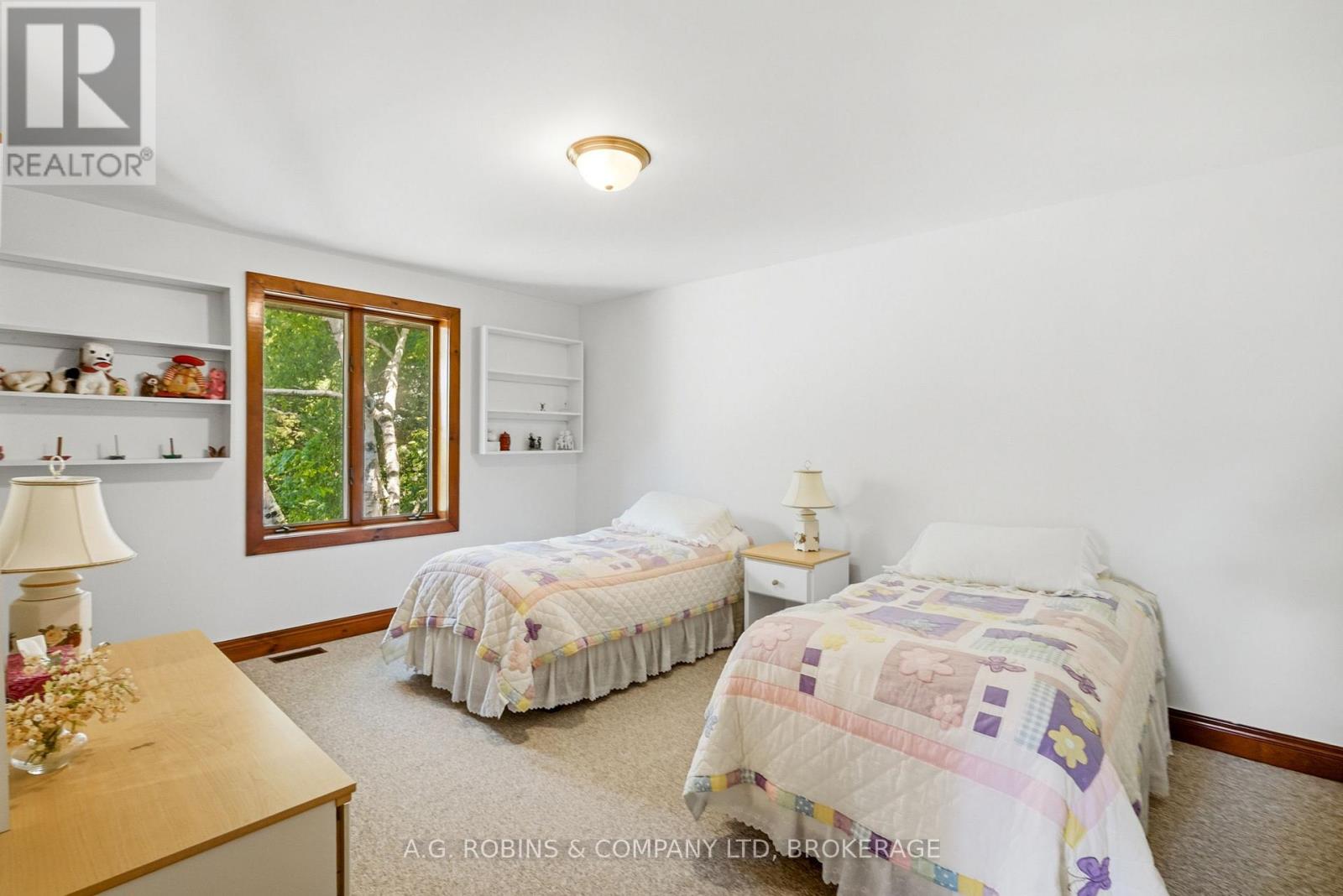559 LAKESHORE ROAD E - 35