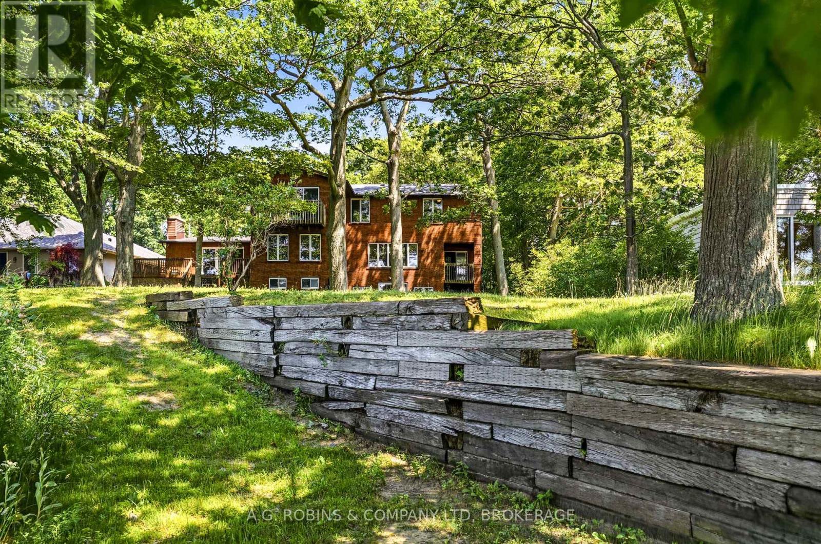 559 LAKESHORE ROAD E - 44