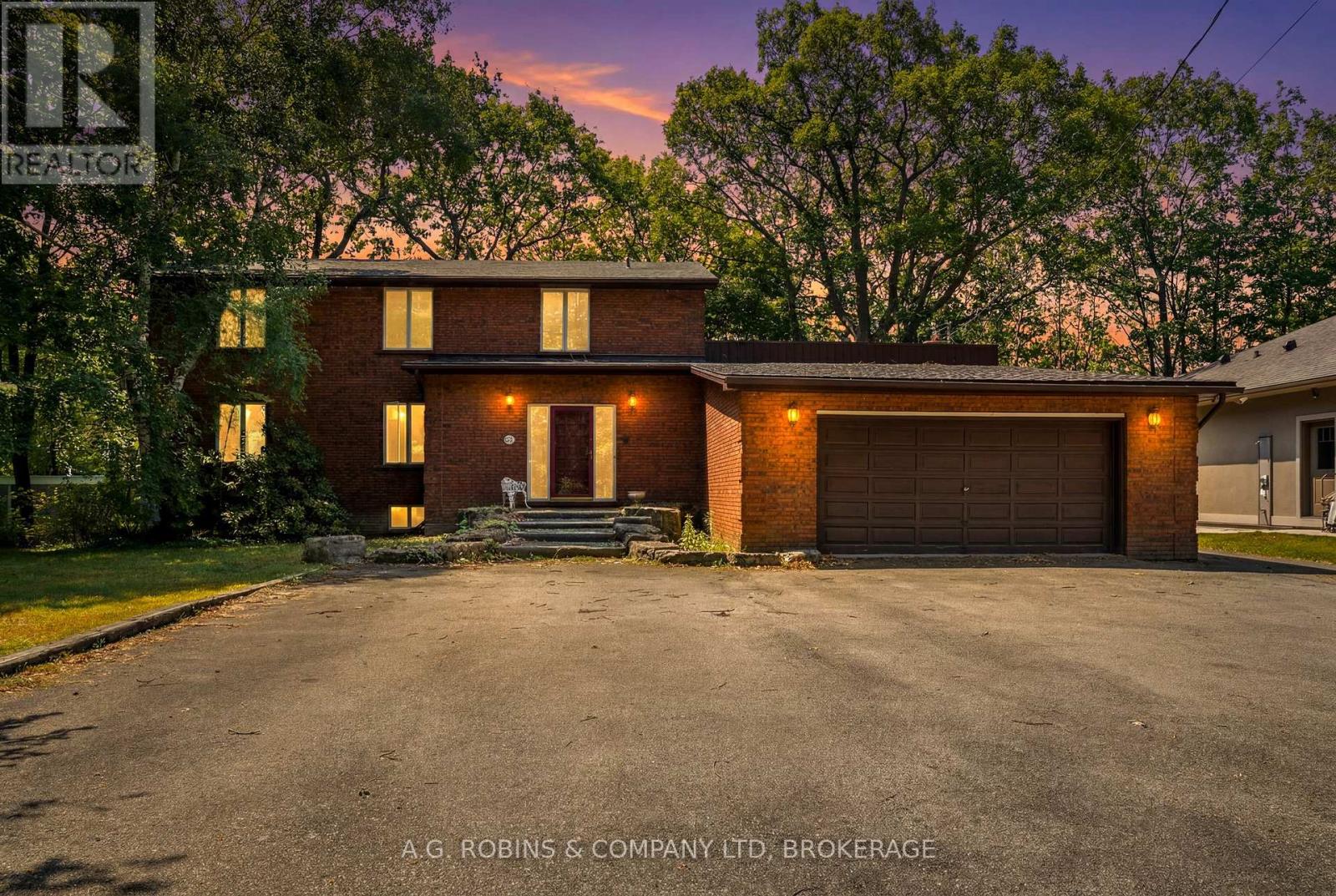 559 LAKESHORE ROAD E - 47