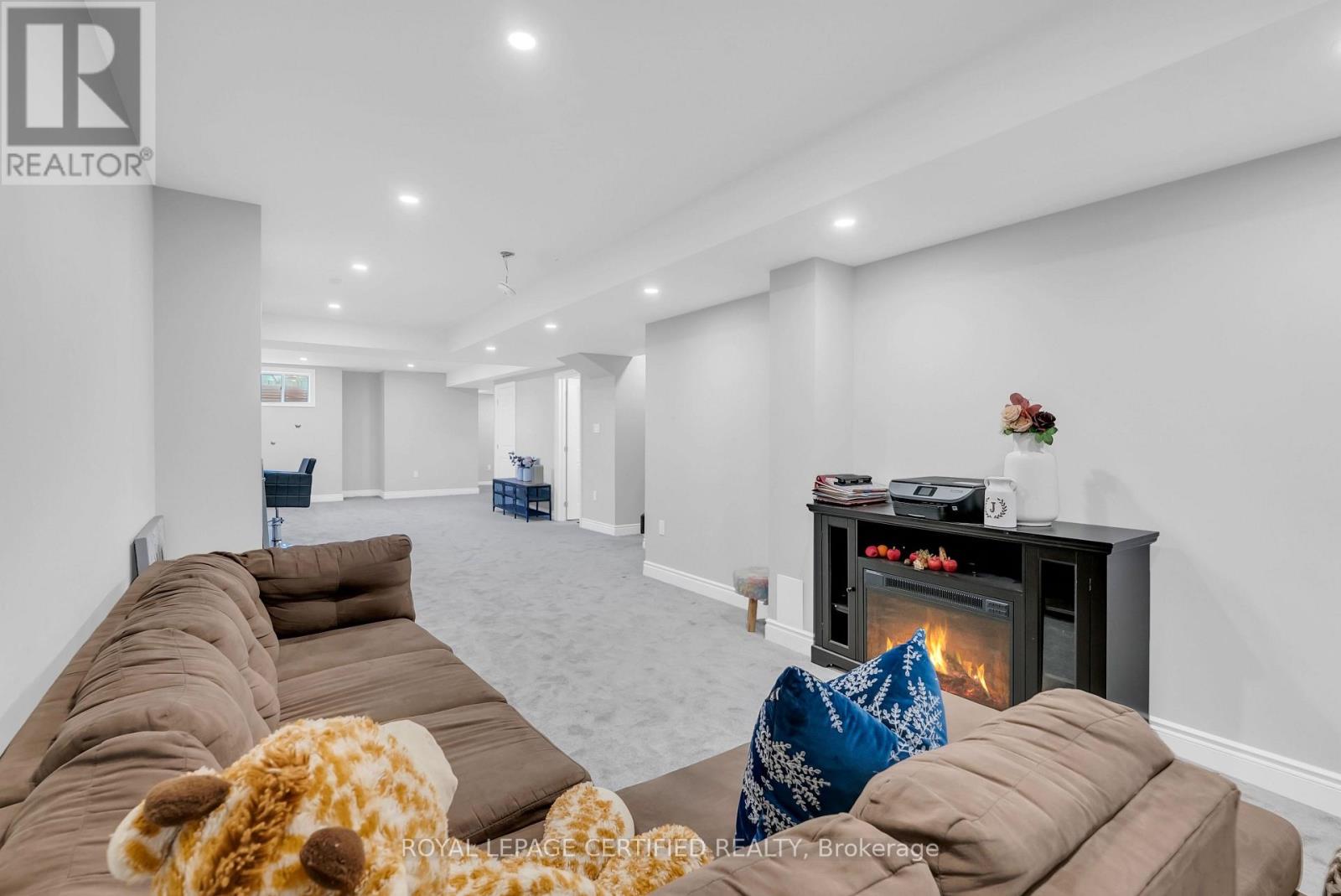 126 WALKER BOULEVARD - 41