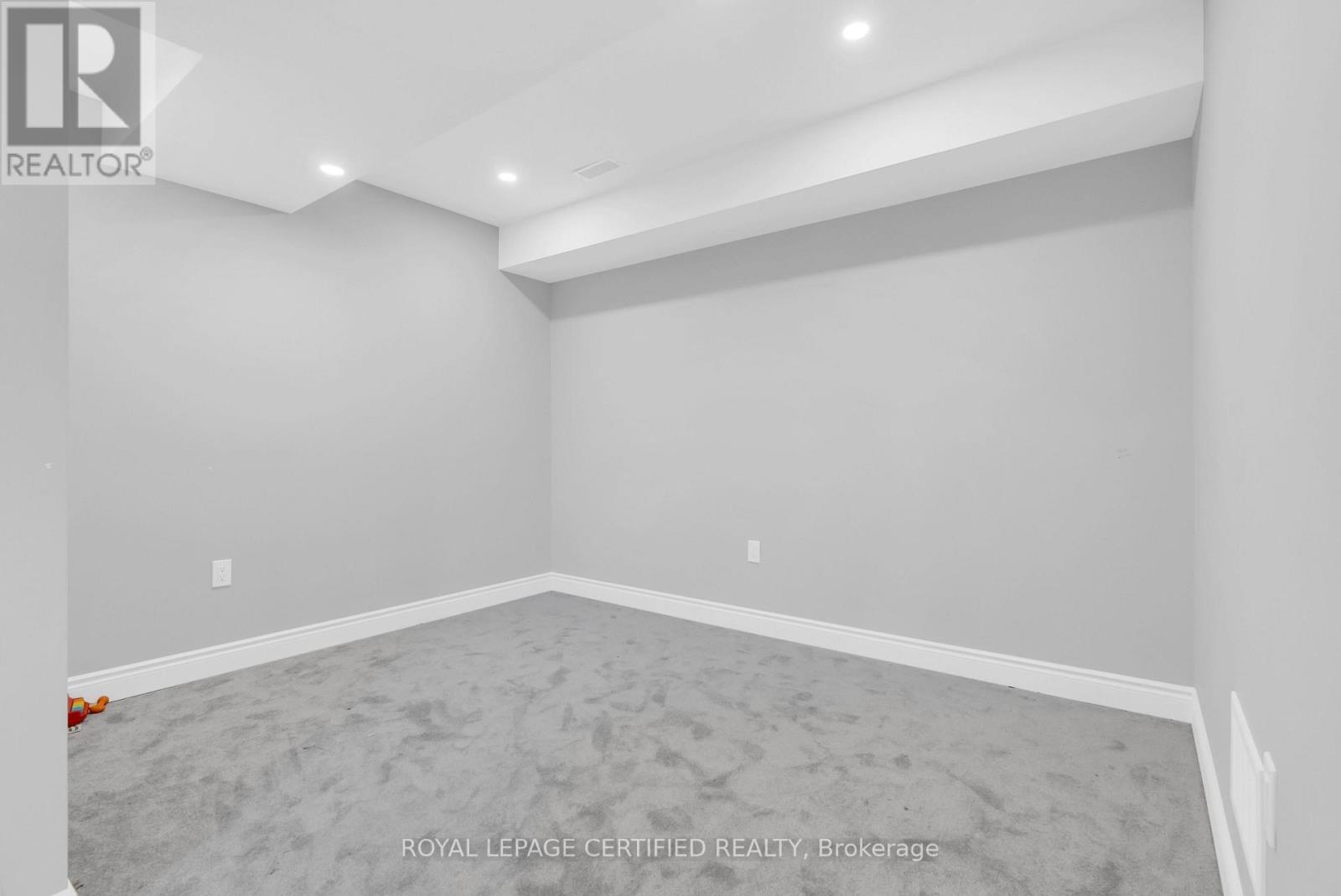 126 WALKER BOULEVARD - 42