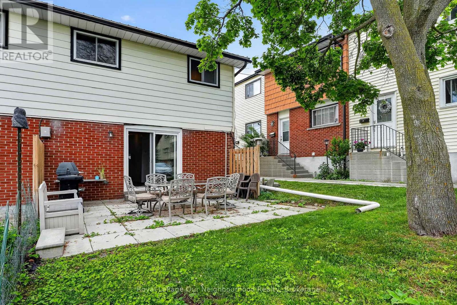 #C1 47 WELLINGTON STREET - 23