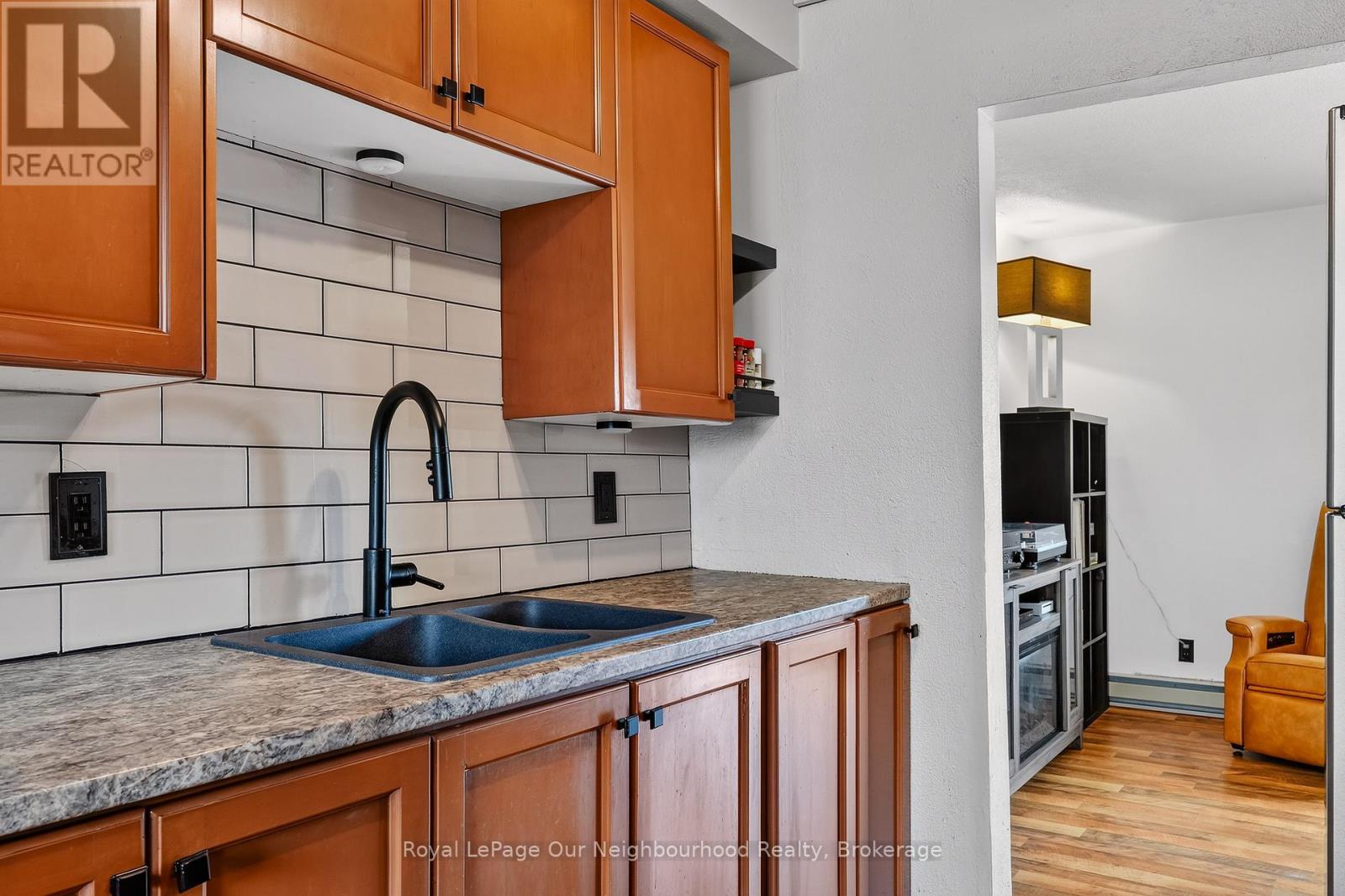 #C1 47 WELLINGTON STREET - 9