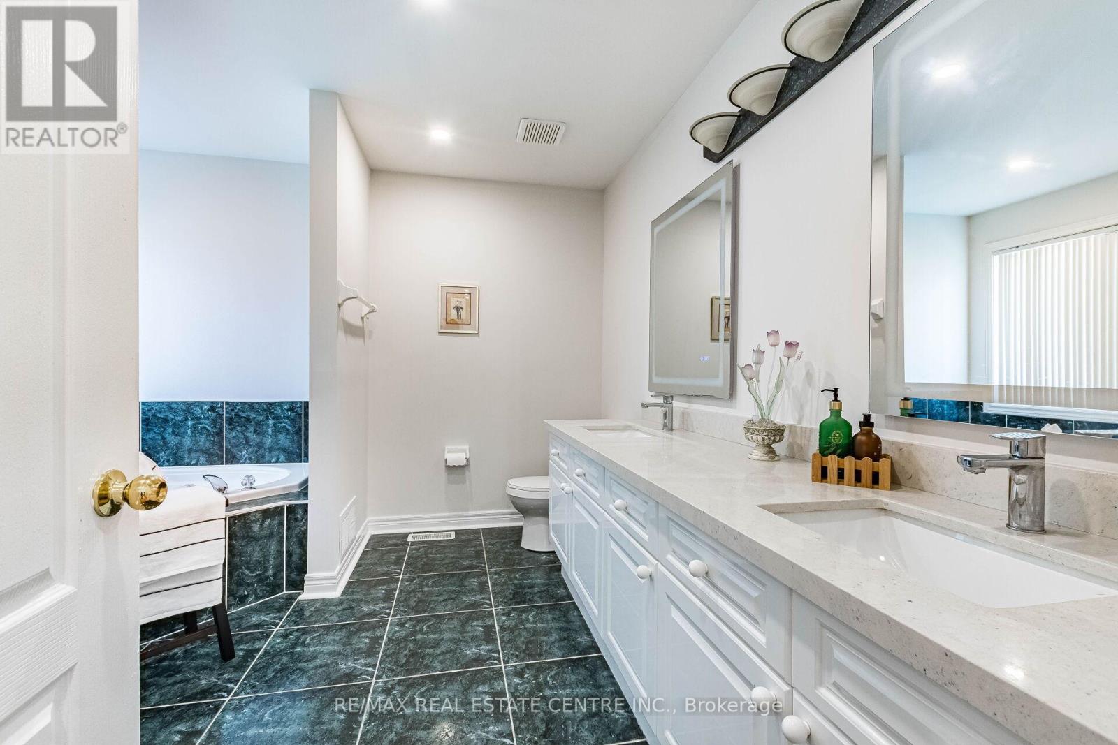 5343 RUSSELL VIEW ROAD - 18