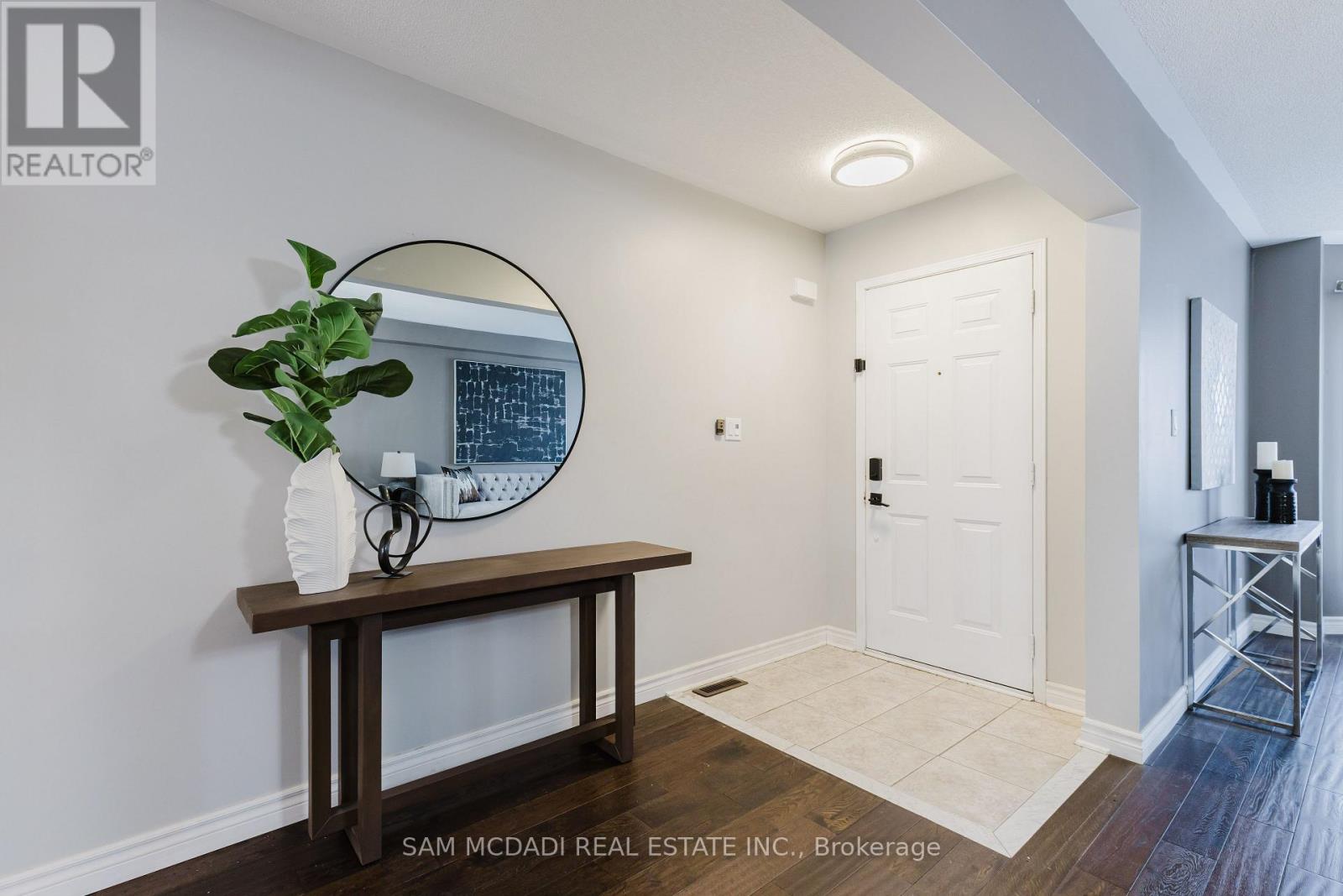 1190 FOX CRESCENT - 2