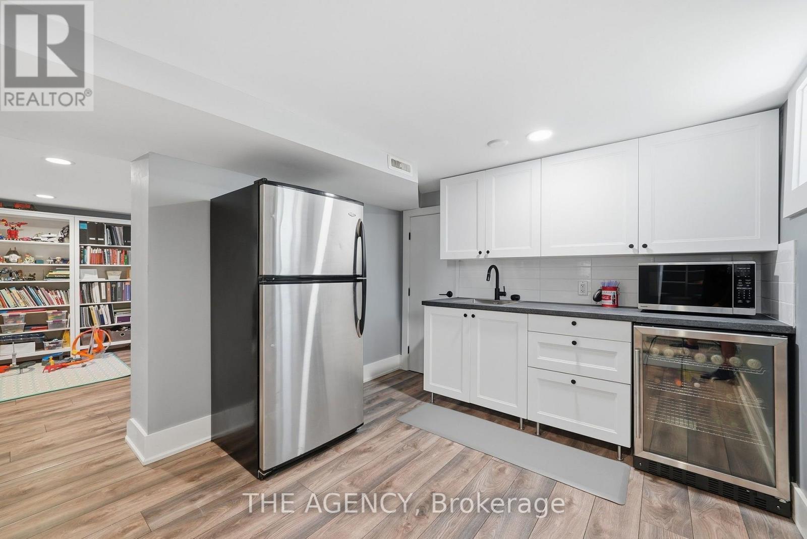 42 BERL AVENUE - 32