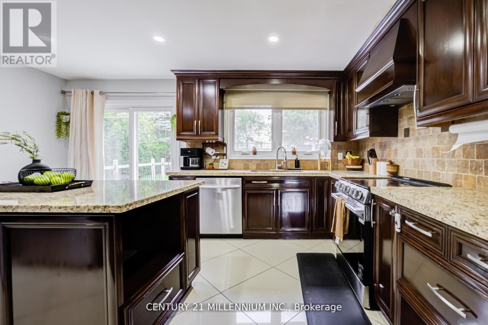 18 RIDGEHILL DRIVE - 13