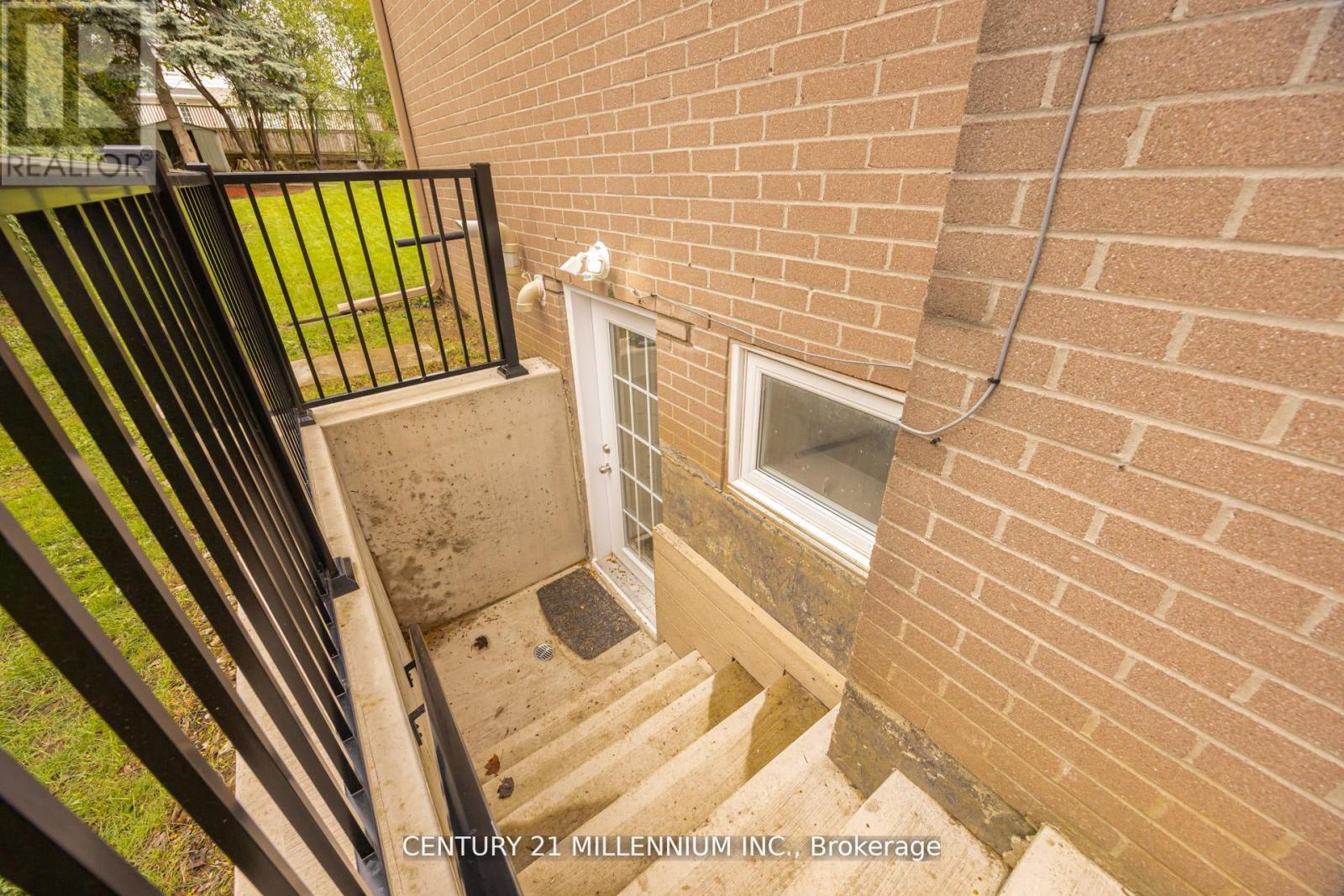 18 RIDGEHILL DRIVE - 26